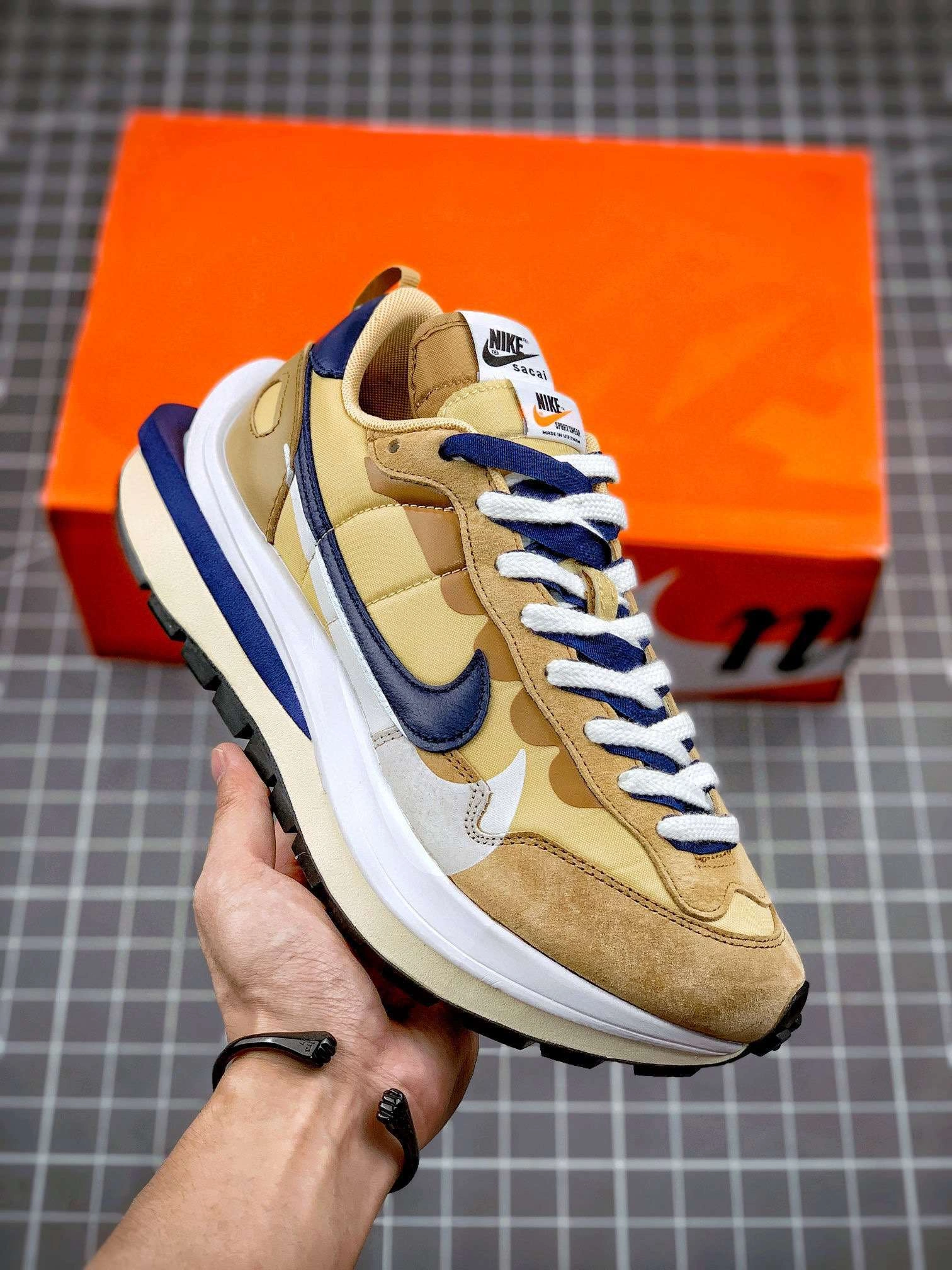&sneaker 3a- DD1875-200 item :W00X40G1660
