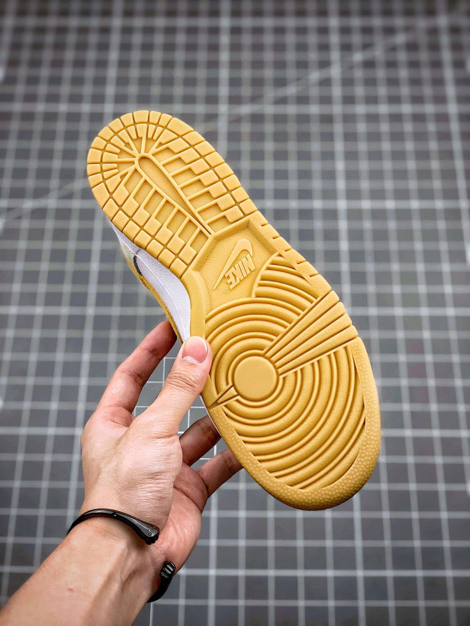 &sneaker 3a- DM9467-700 item :W00X26G1618