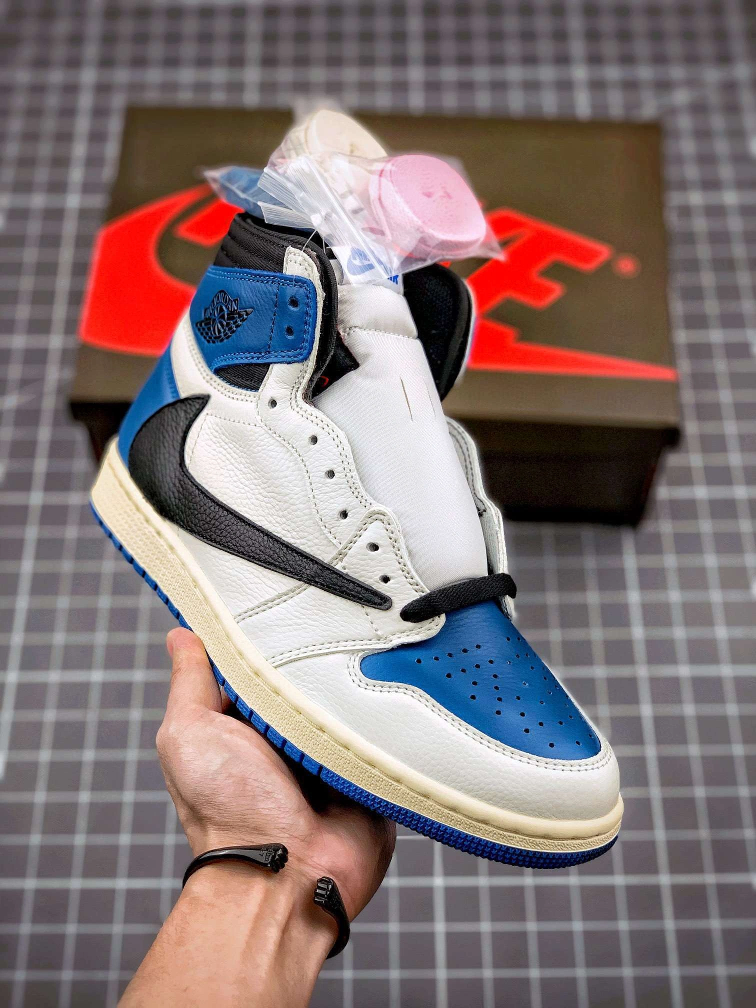 &sneaker 3a- item :W00X45G1609