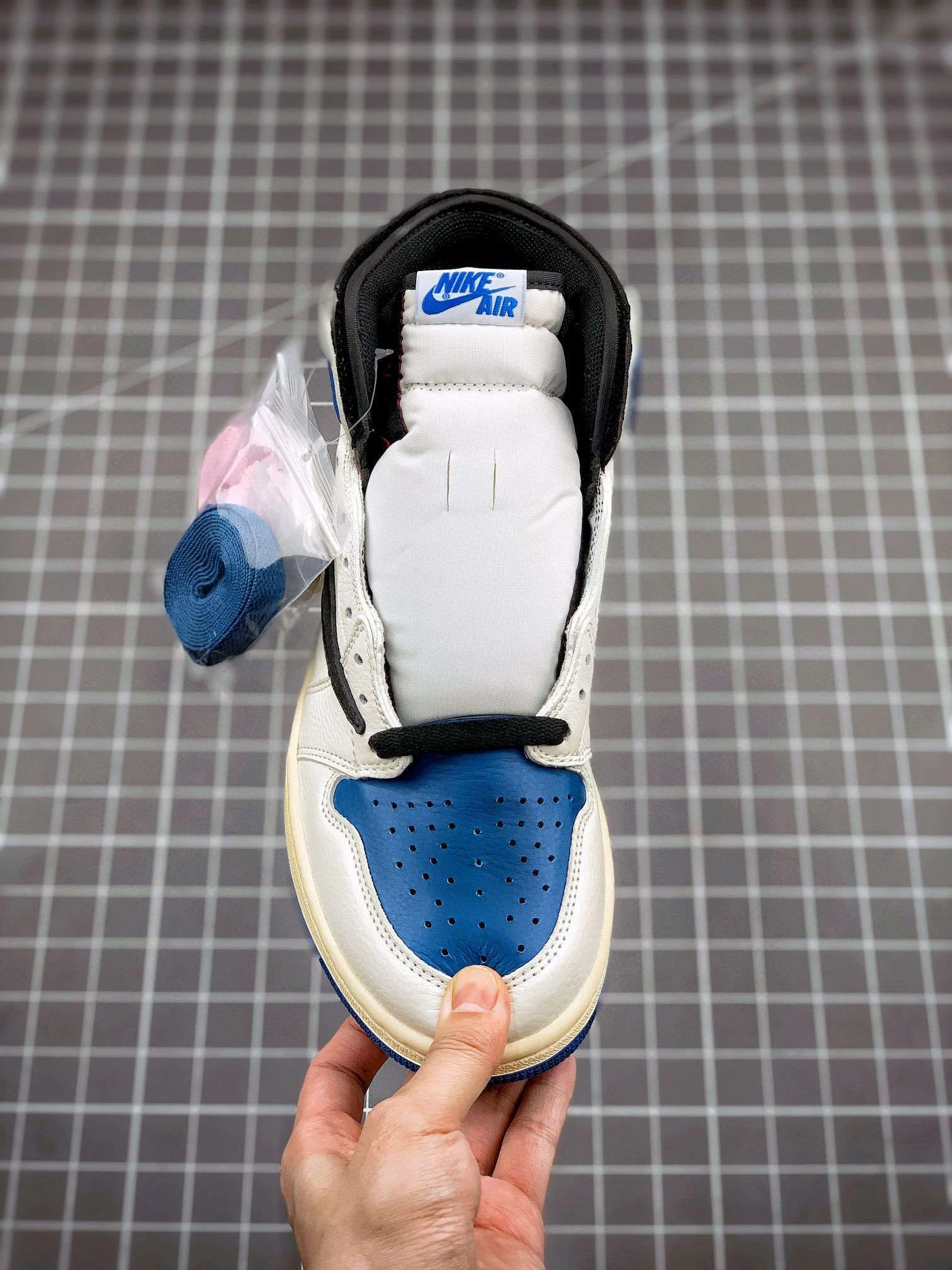 &sneaker 3a- item :W00X45G1609