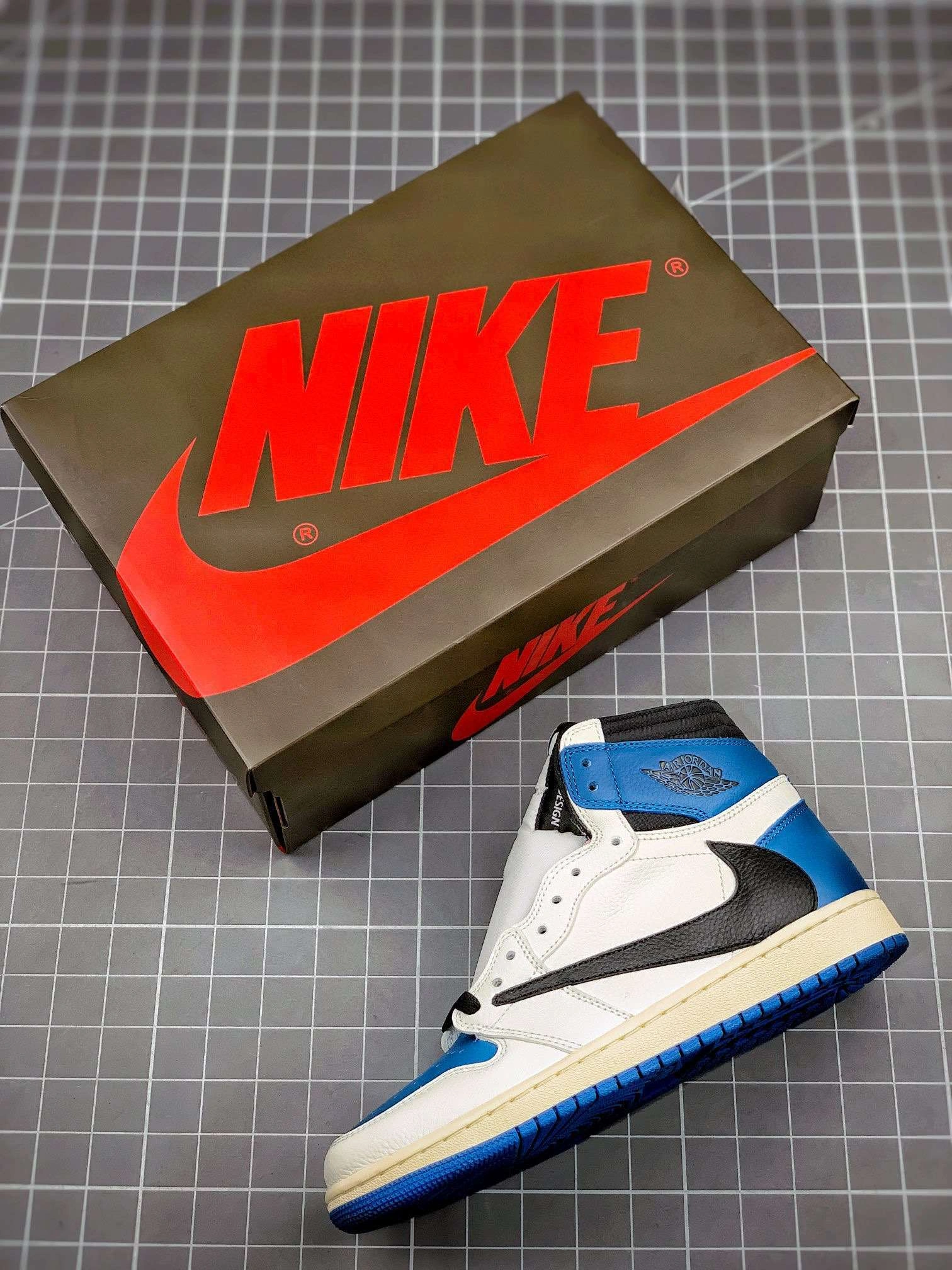 &sneaker 3a- item :W00X45G1609