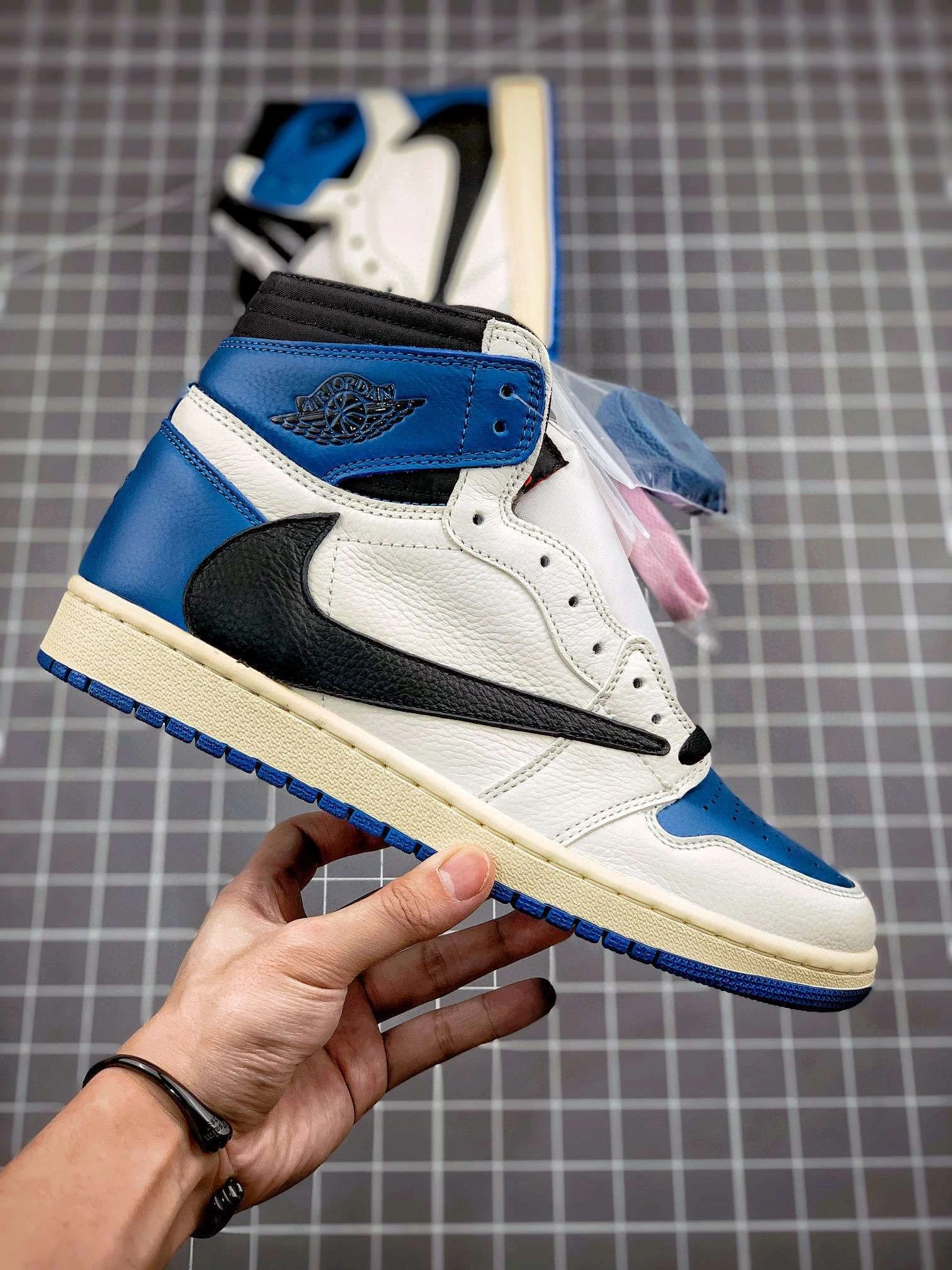 &sneaker 3a- item :W00X45G1609