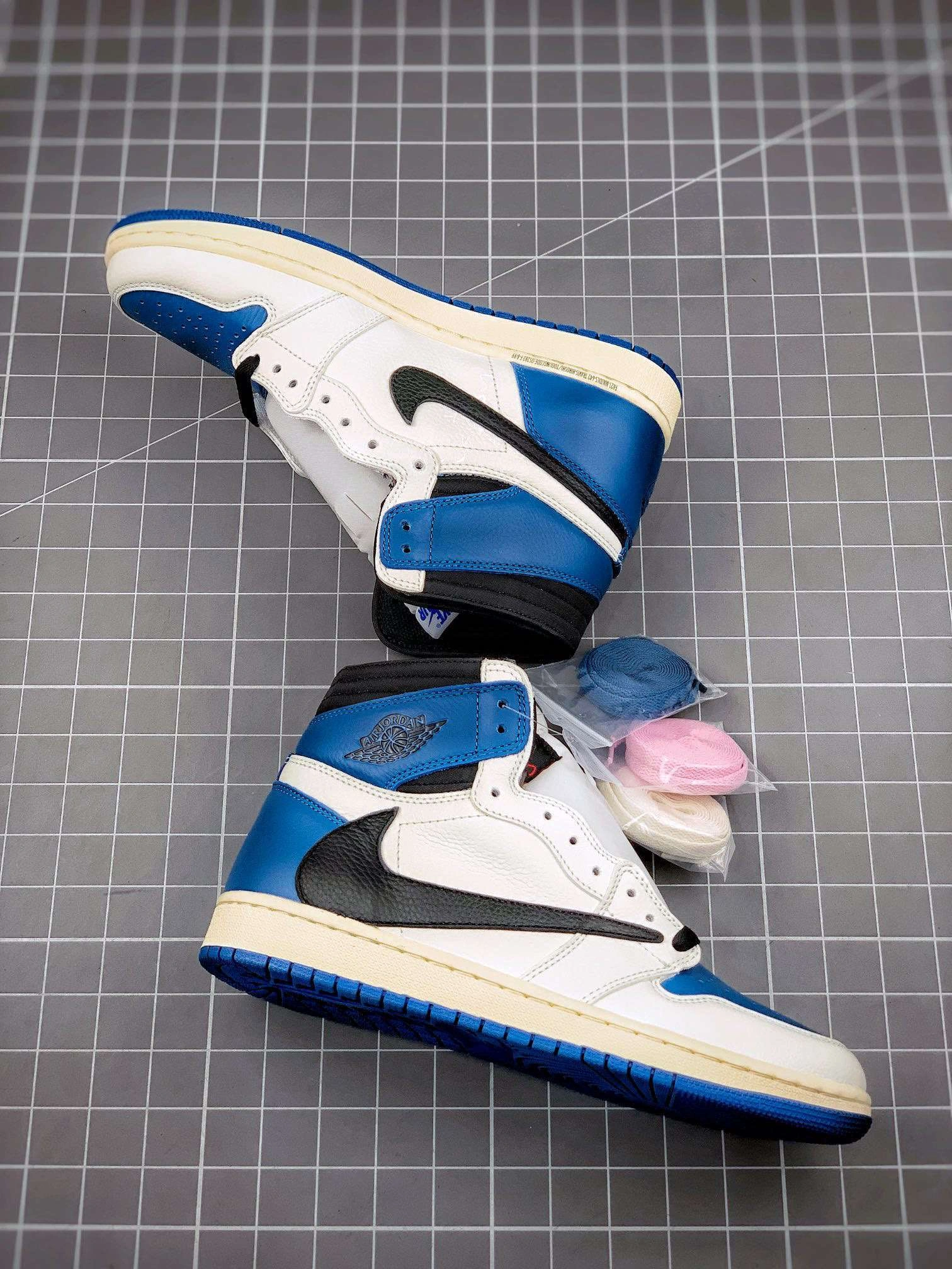 &sneaker 3a- item :W00X45G1609