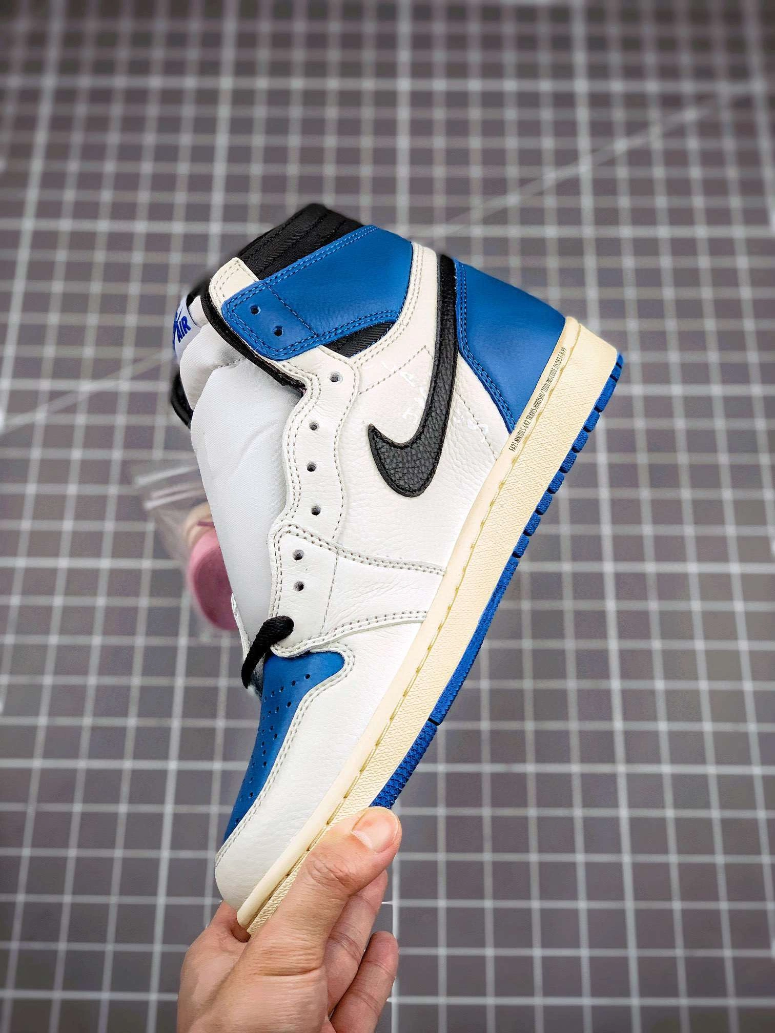 &sneaker 3a- item :W00X45G1609