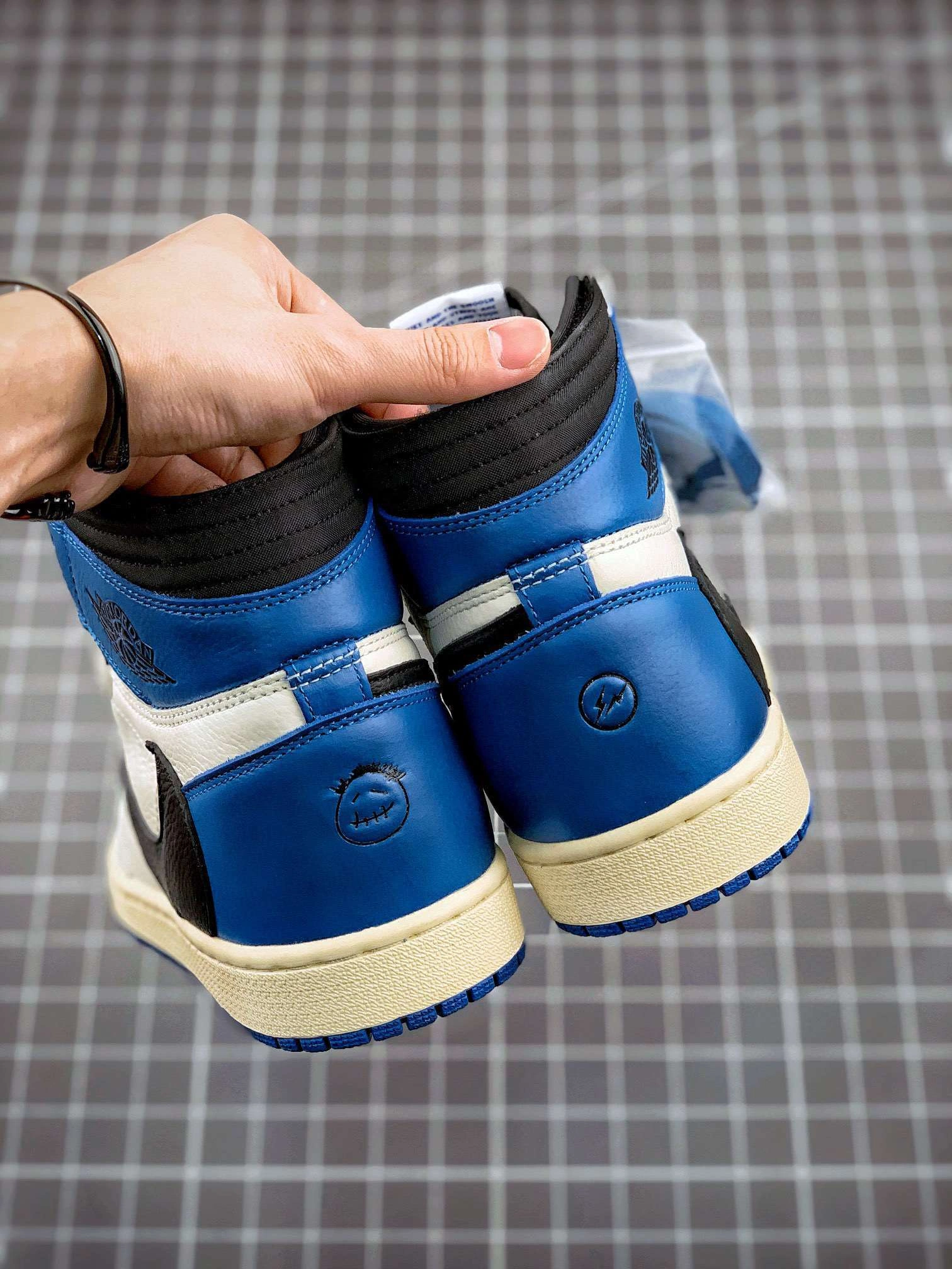 &sneaker 3a- item :W00X45G1609