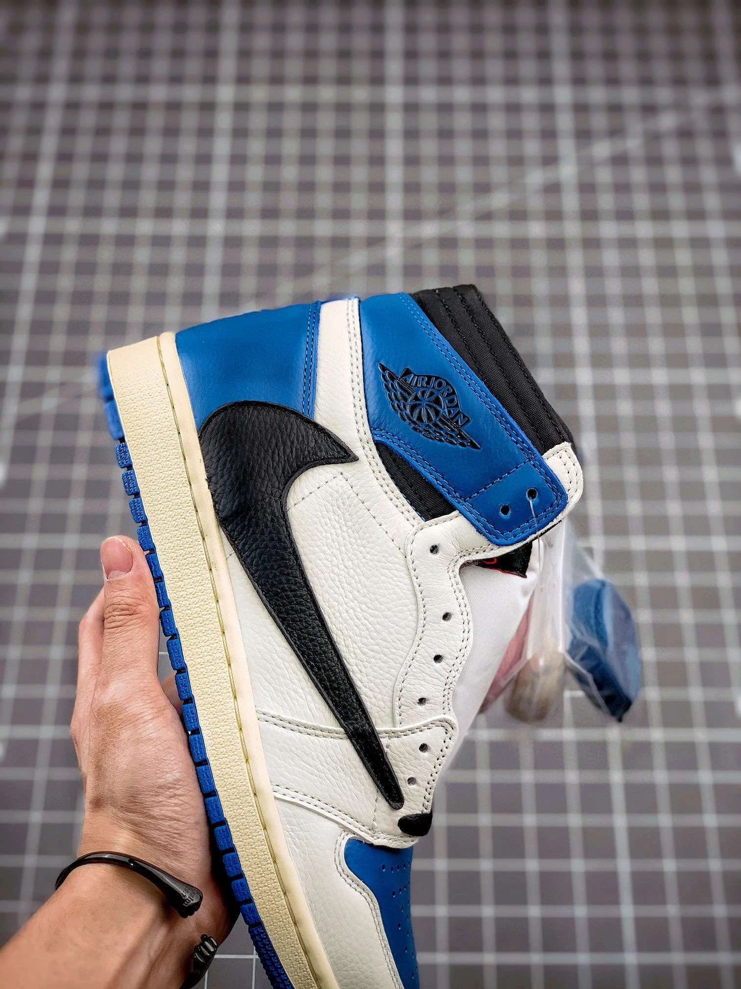 &sneaker 3a- item :W00X45G1609