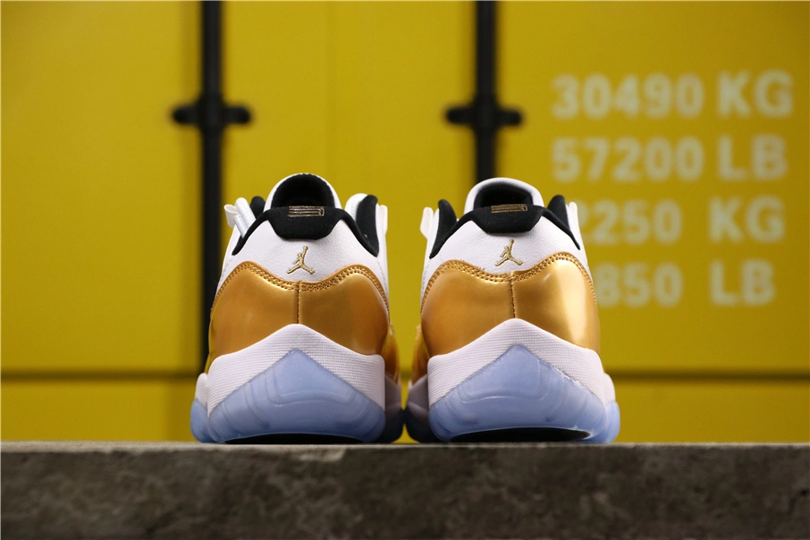 sneaker3A-- 528895-103 item:C-X000C0834
