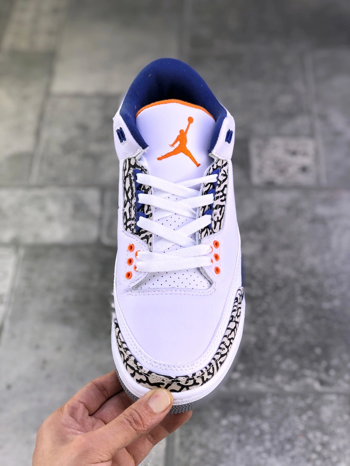 sneakers3a-- 136064-104 item:C-X000C2033