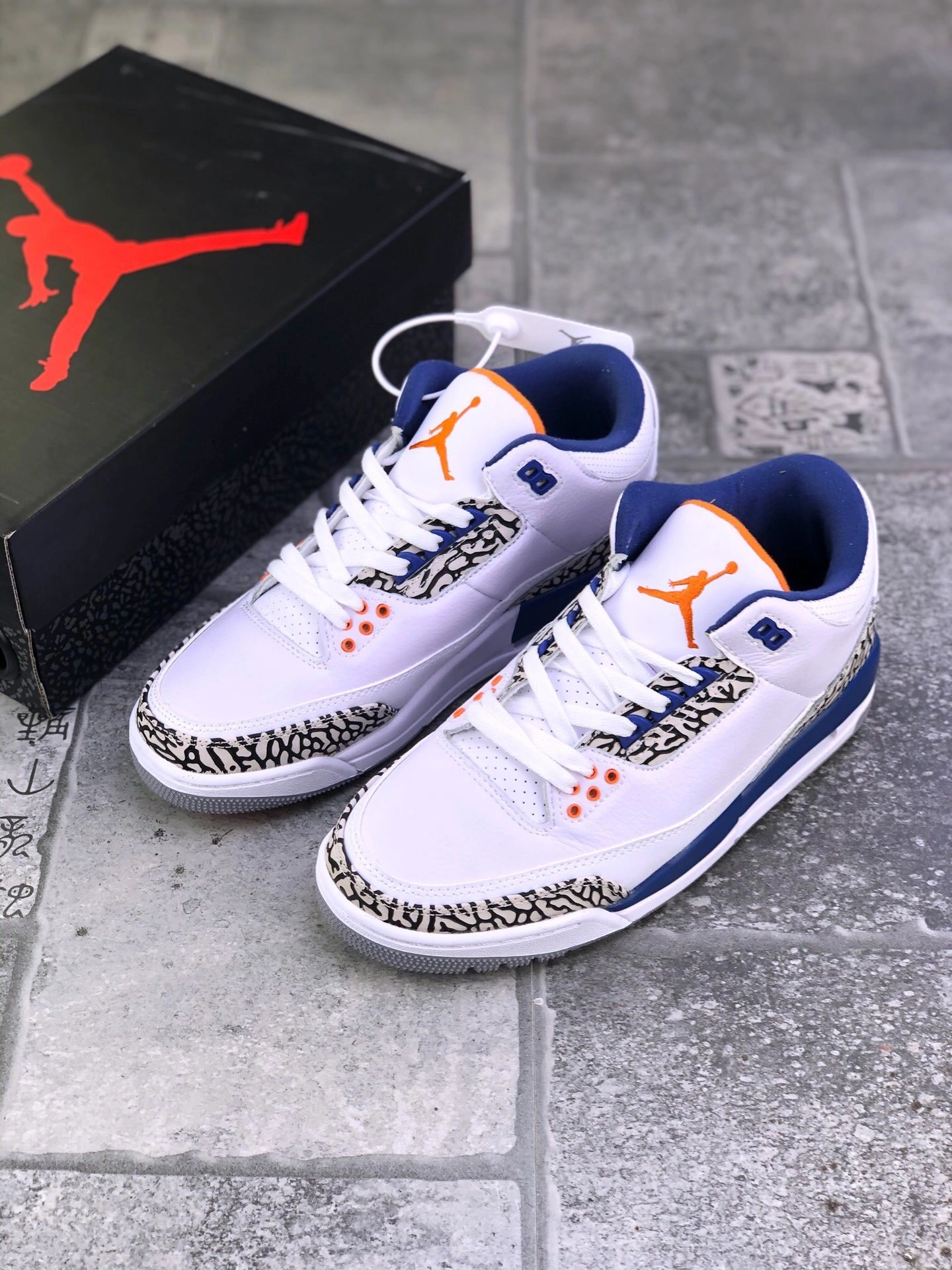 sneakers3a-- 136064-104 item:C-X000C2033