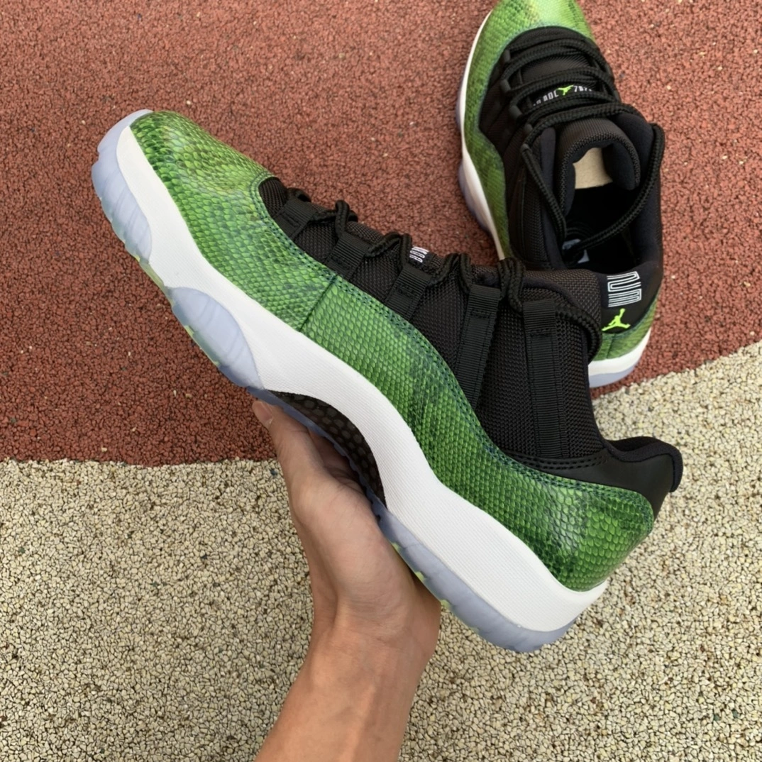 sneakers3a-- 528895-033 item:C-X000C2057