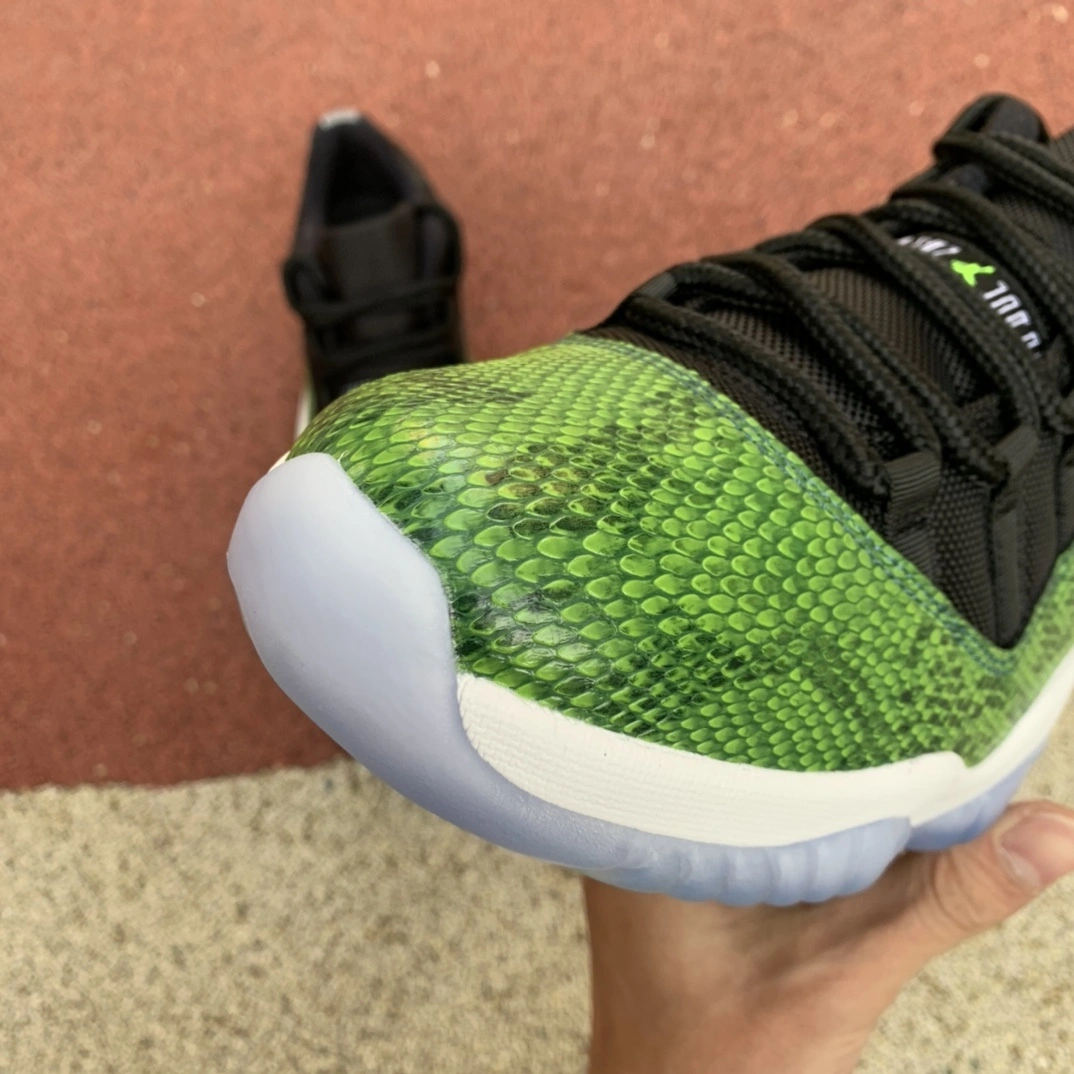 sneakers3a-- 528895-033 item:C-X000C2057
