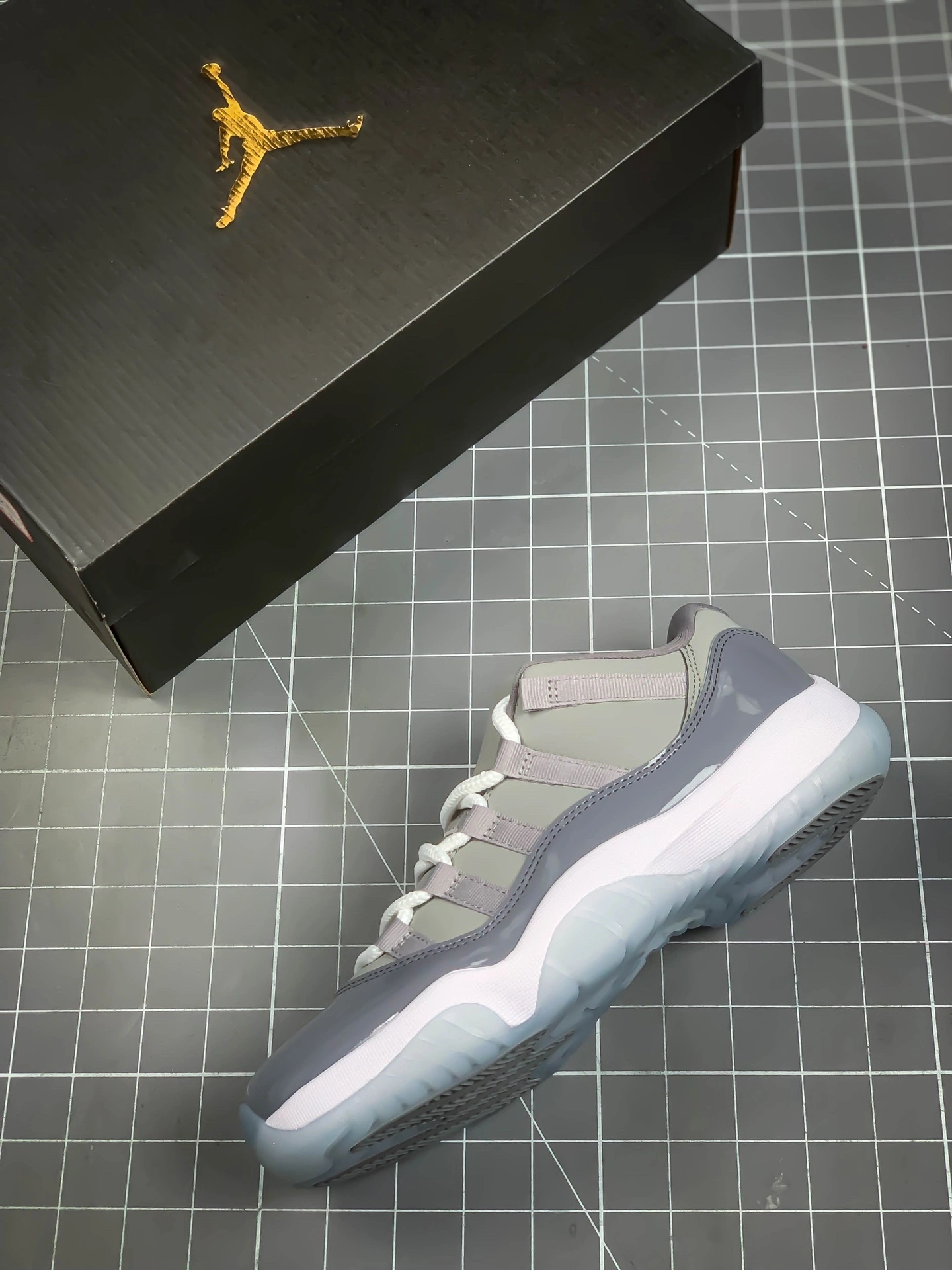 sneakers3a-- 528896-003 item:C-X167C0821