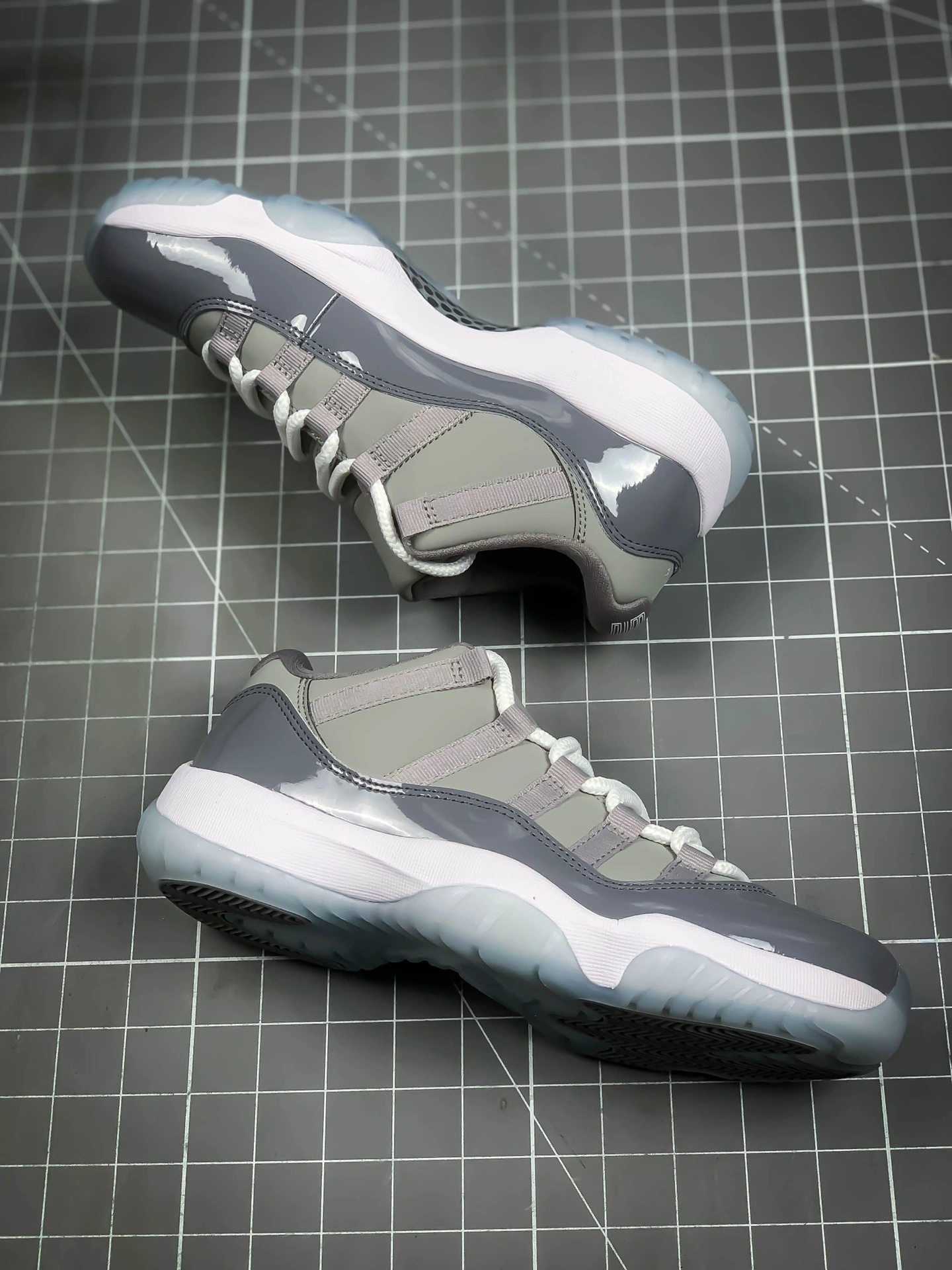 sneakers3a-- 528896-003 item:C-X167C0821