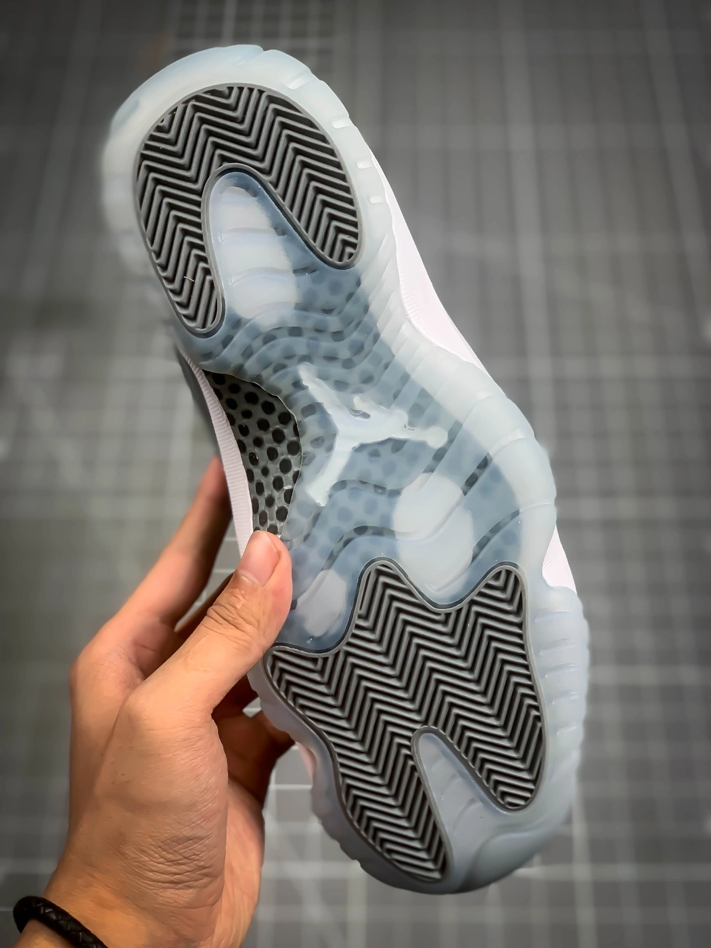 sneakers3a-- 528896-003 item:C-X167C0821