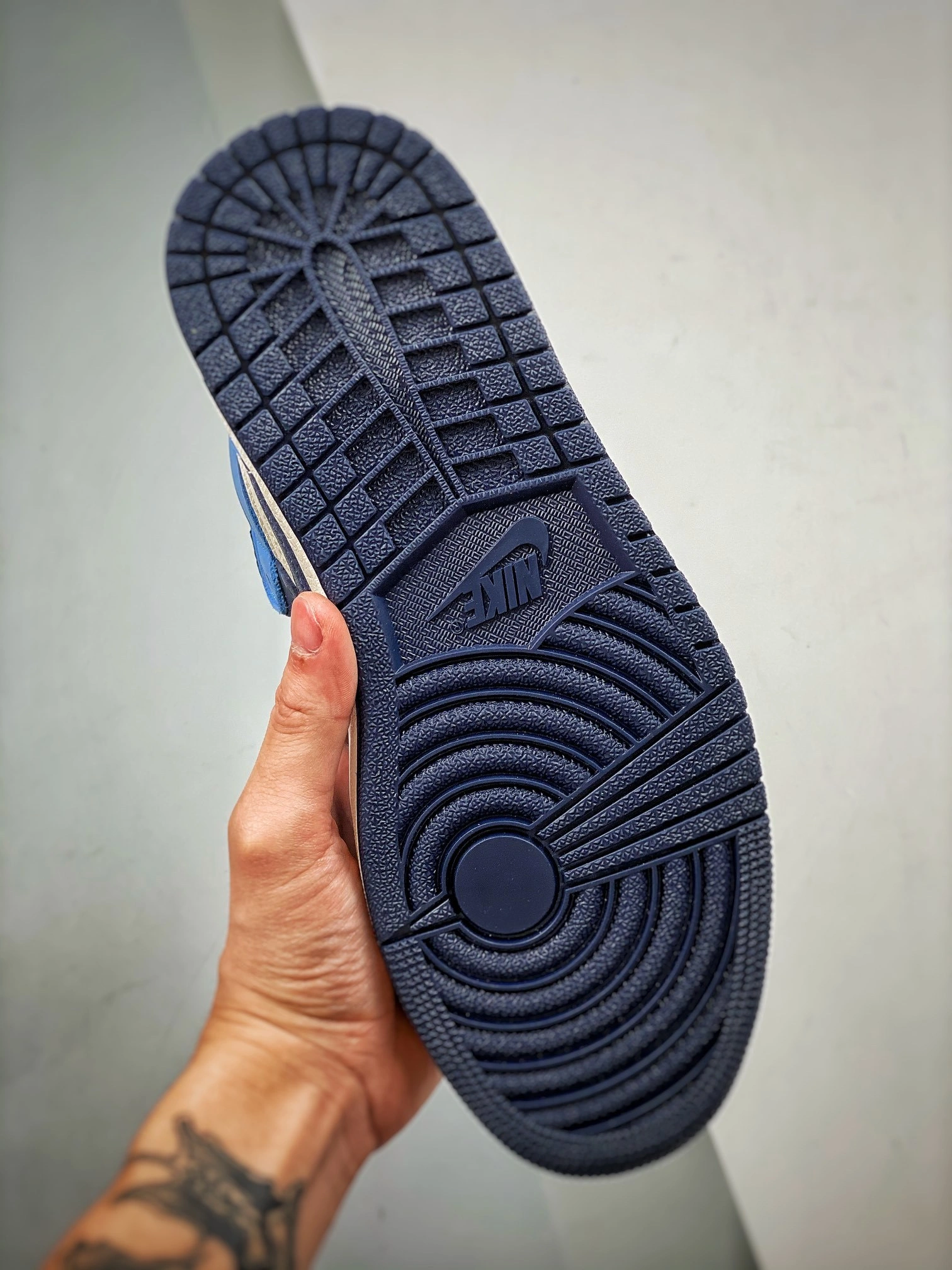 sneakers3a-- 555088 140 item:C-X167F2811Y