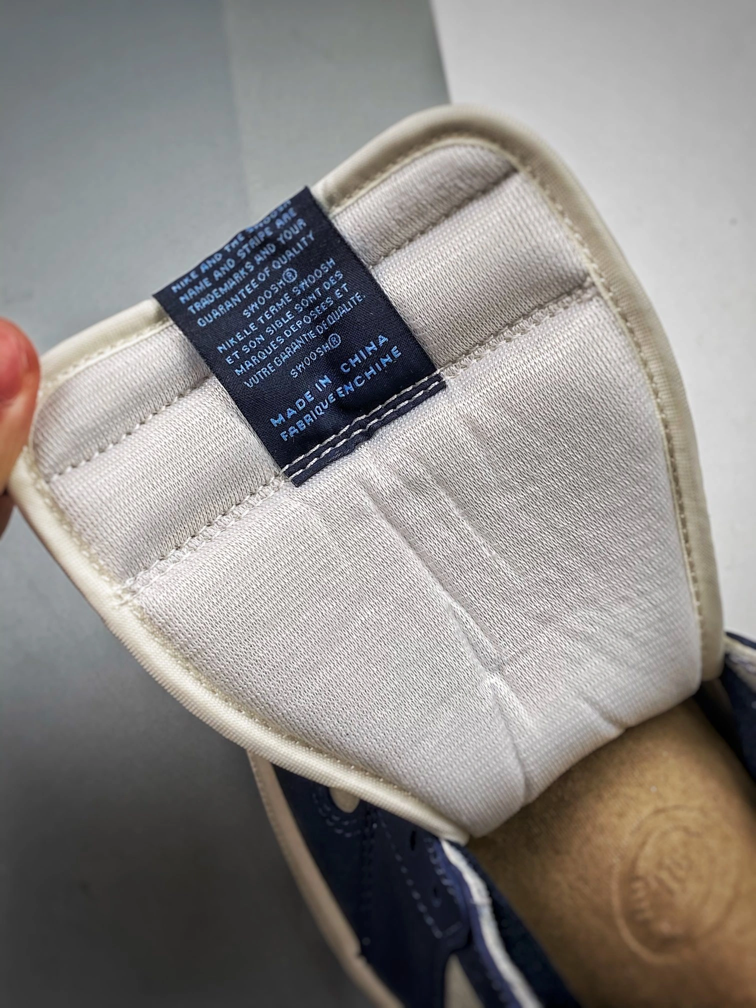sneakers3a-- 555088 140 item:C-X167F2811Y