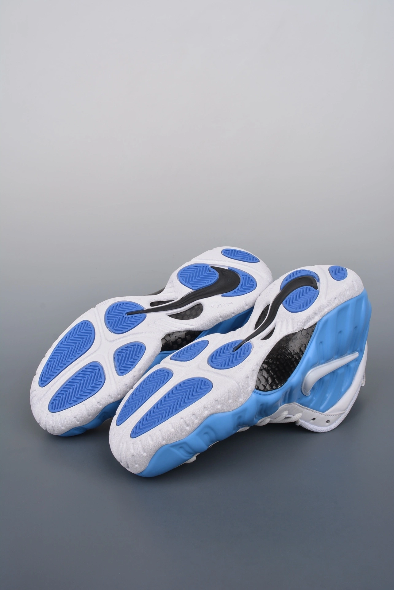 sneakers3a-- 624041 411 item:C-X338C2817