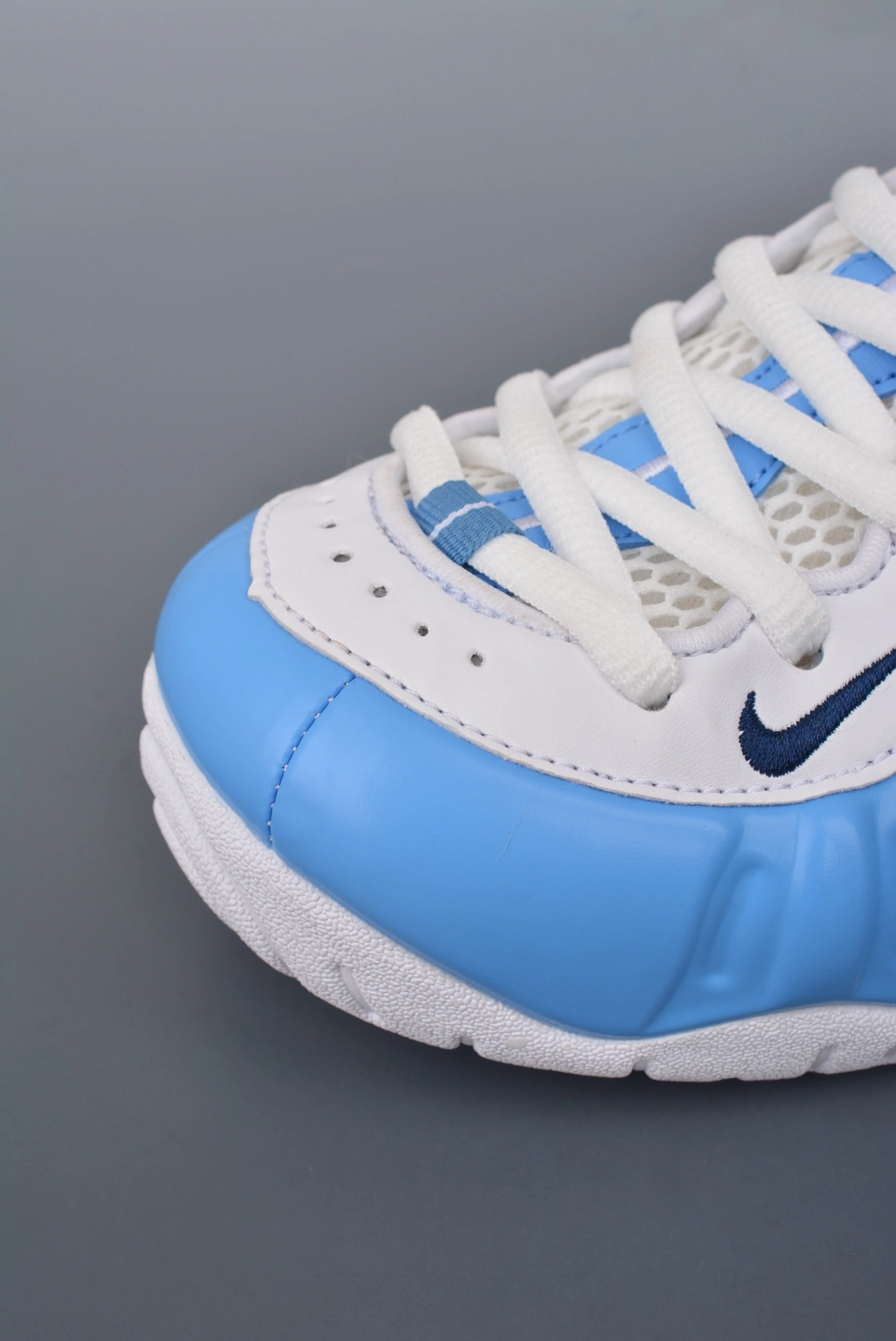 sneakers3a-- 624041 411 item:C-X338C2817