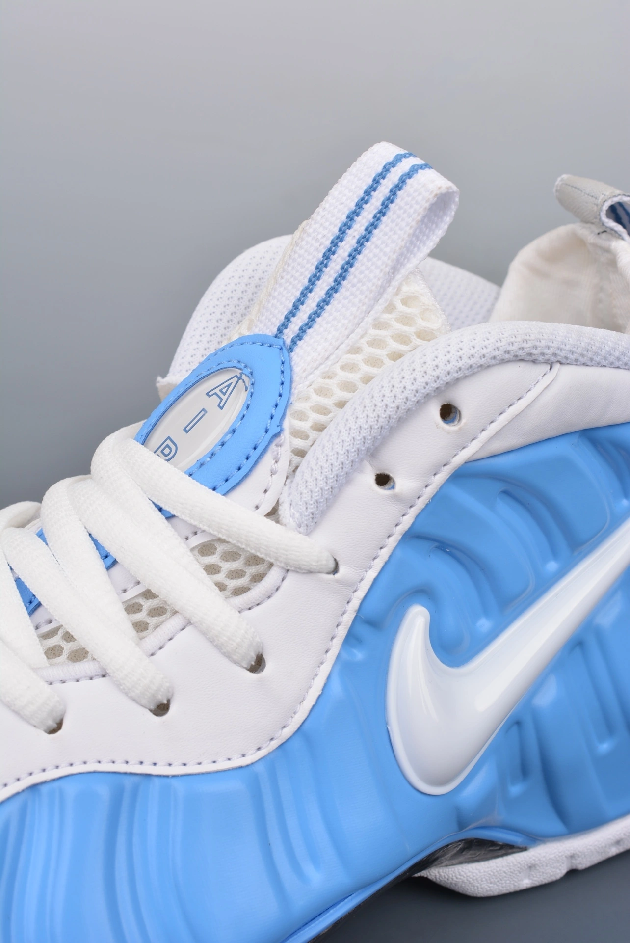 sneakers3a-- 624041 411 item:C-X338C2817