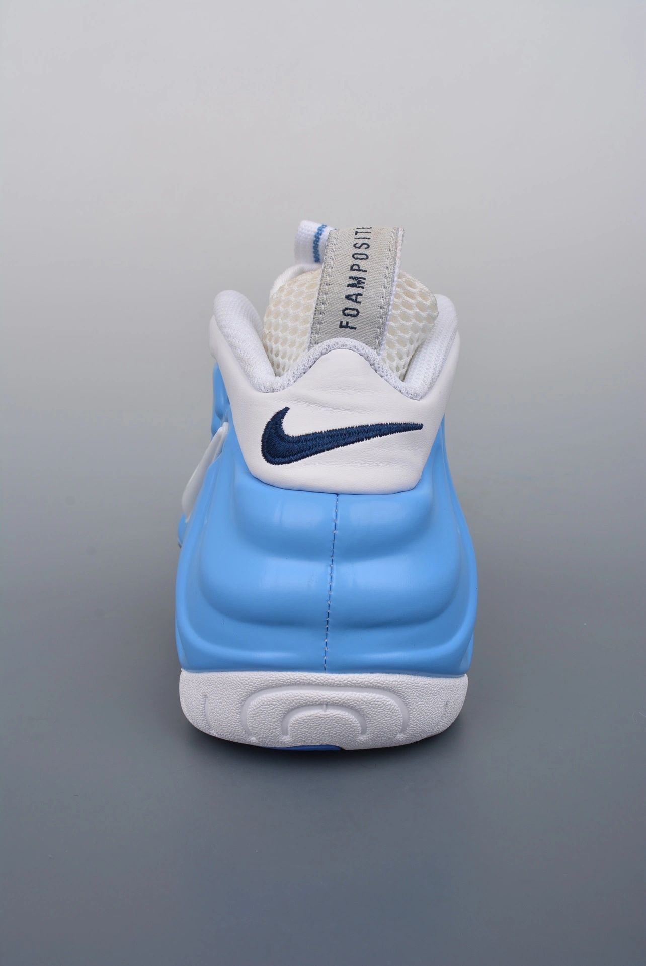 sneakers3a-- 624041 411 item:C-X338C2817