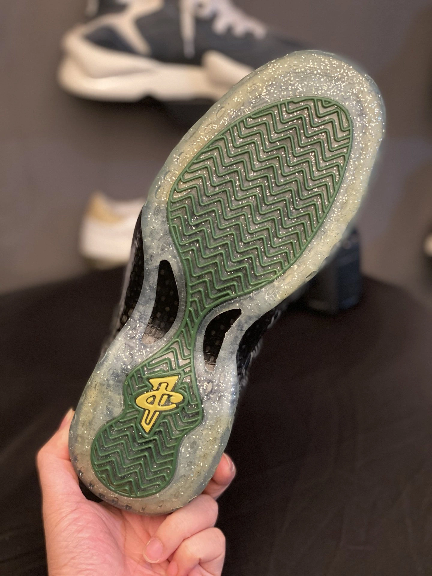 sneakers3a-- 652110-001 item:C-X085C2740
