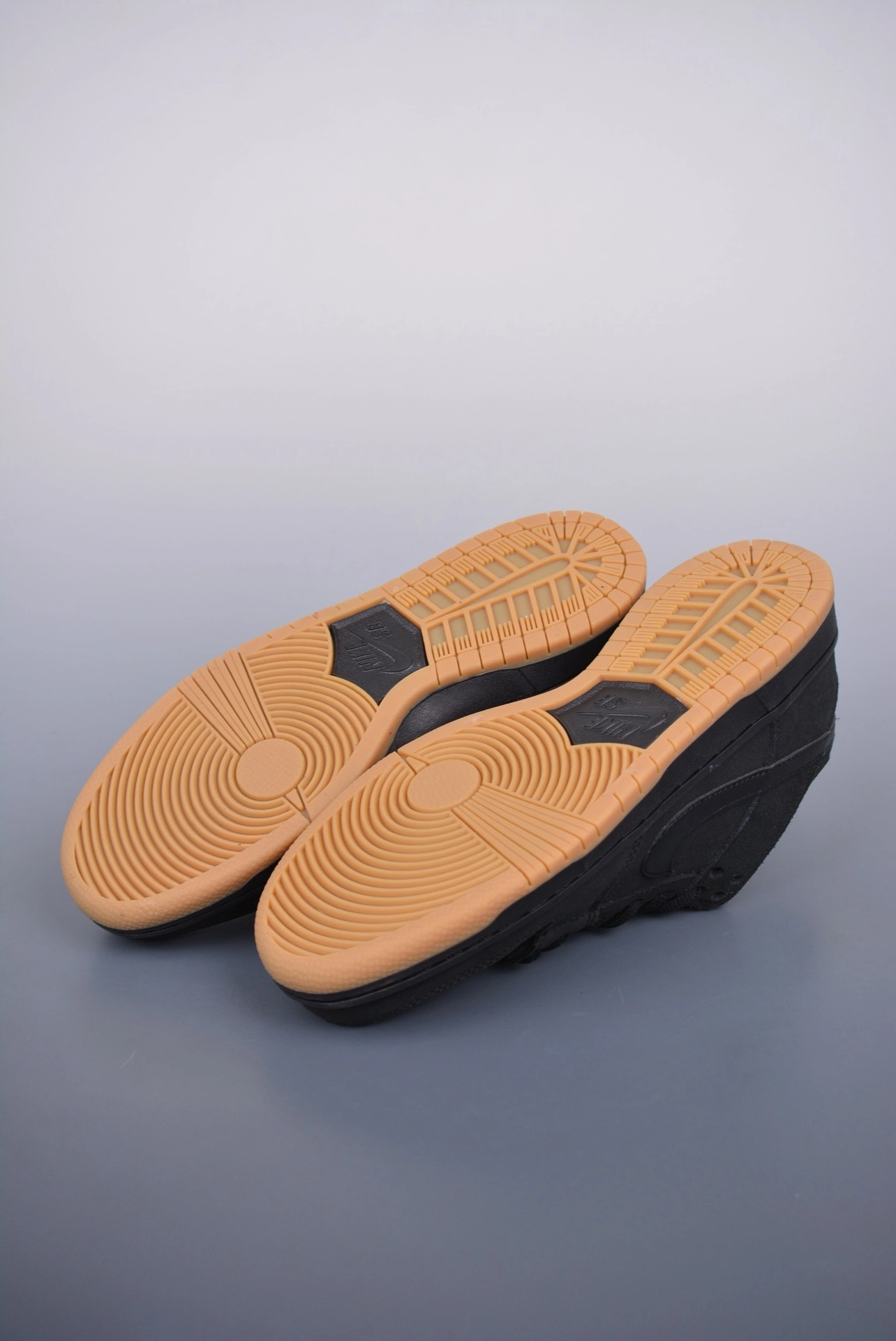 sneakers3a-- 819674 002 item:C-X234D1765