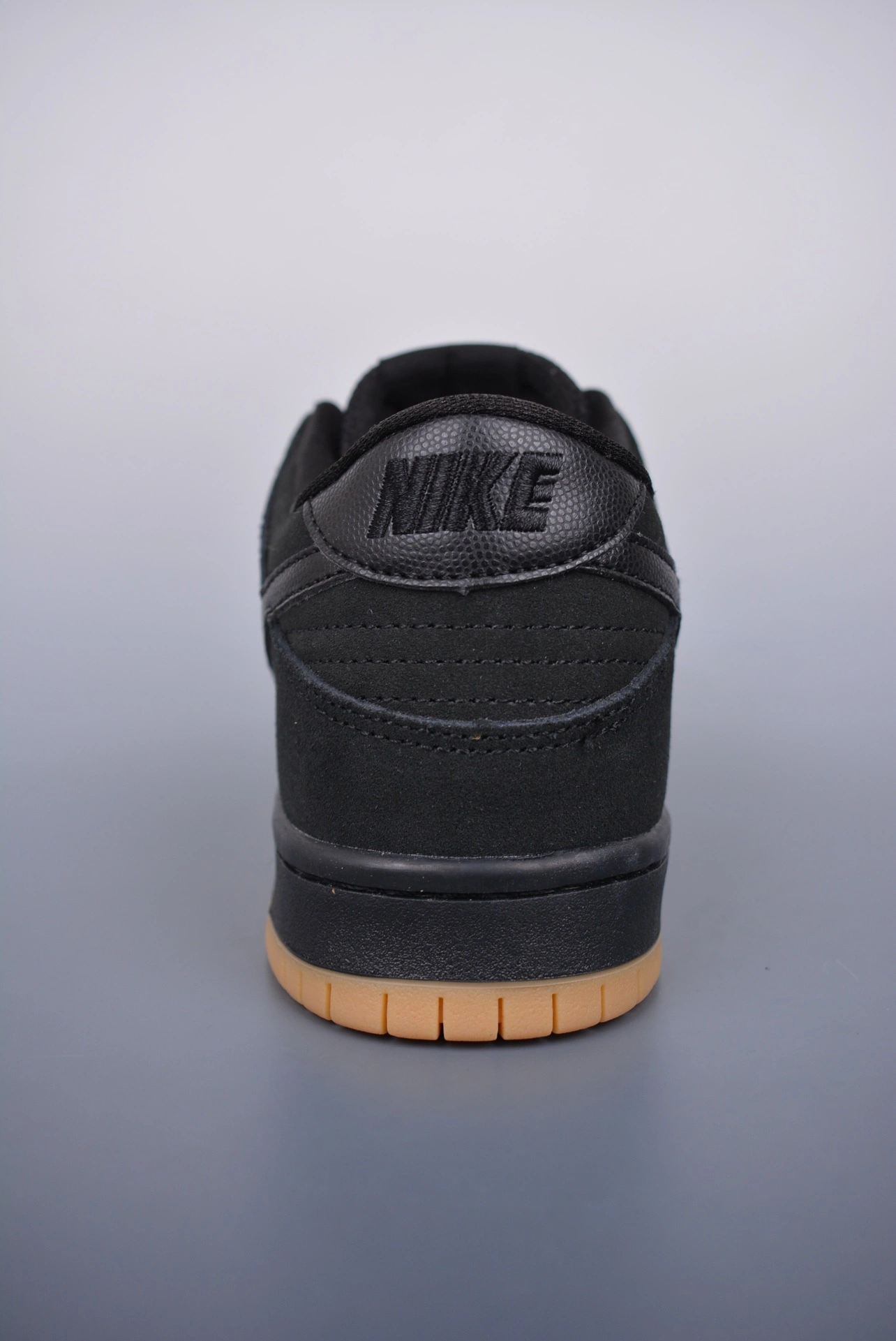 sneakers3a-- 819674 002 item:C-X234D1765