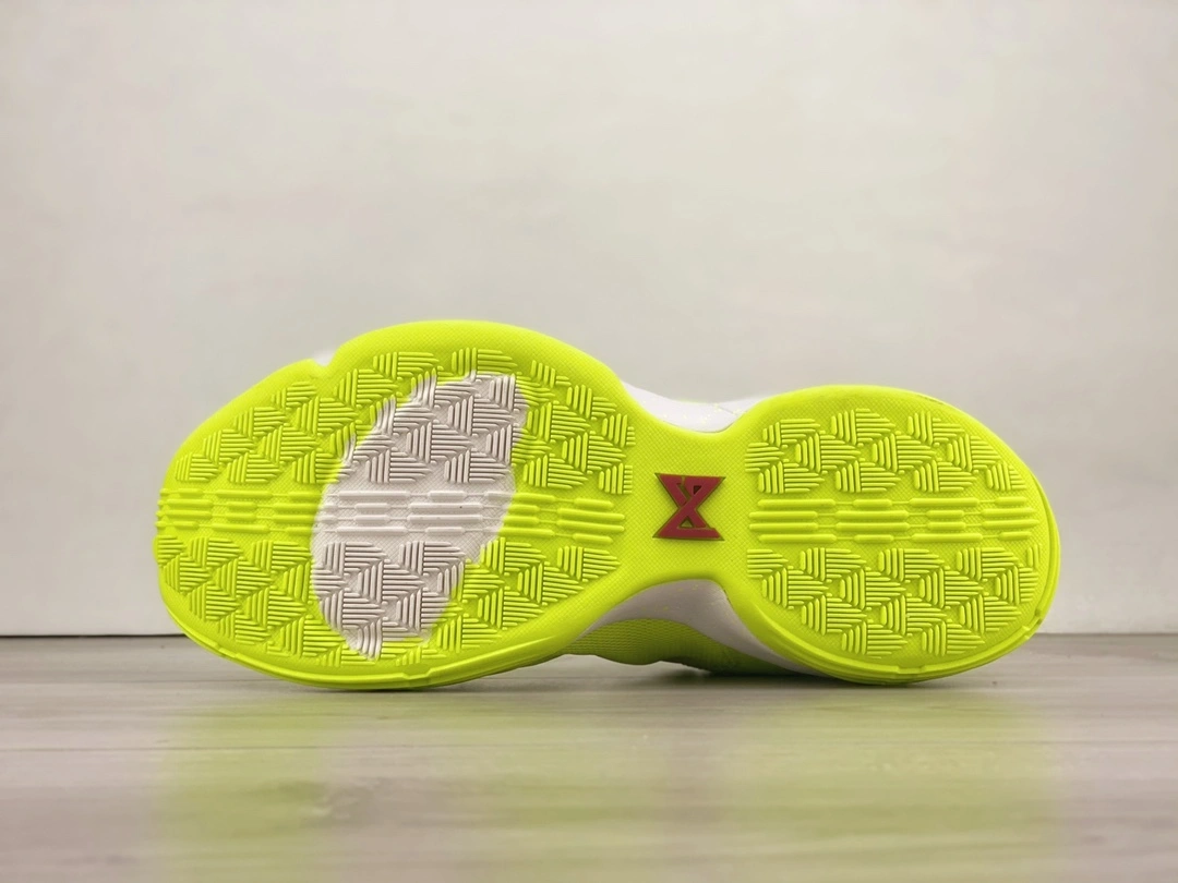 sneakers3a-- 878627-700 item:C-X000D1505