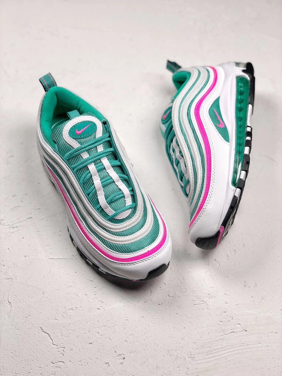 sneakers3a-- 97 921826-102 item:C-X005D04130