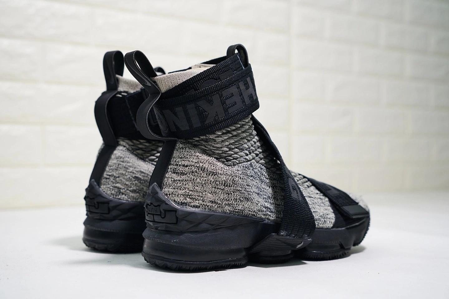 sneakers3a-- AO1068-100 item:C-X067D04125