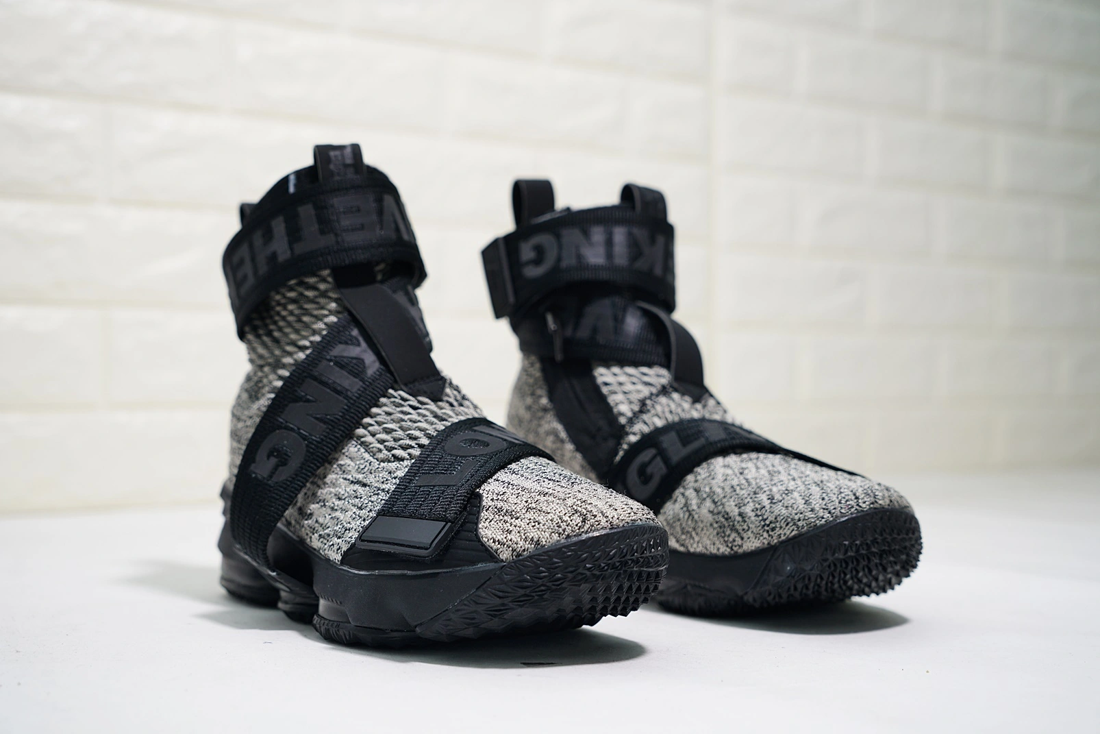 sneakers3a-- AO1068-100 item:C-X067D04125