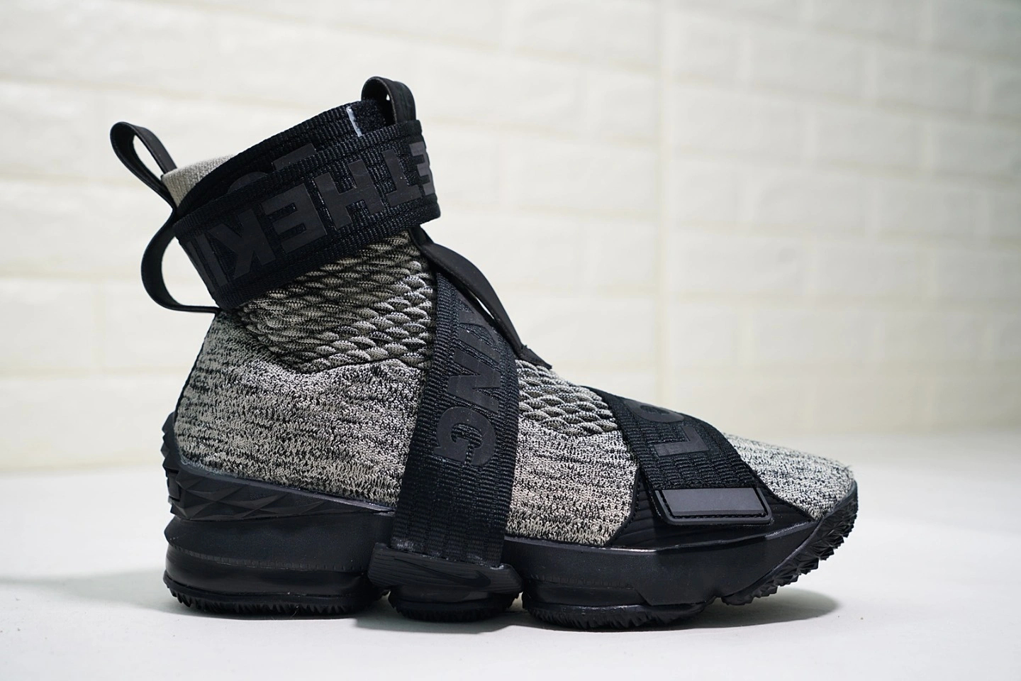 sneakers3a-- AO1068-100 item:C-X067D04125