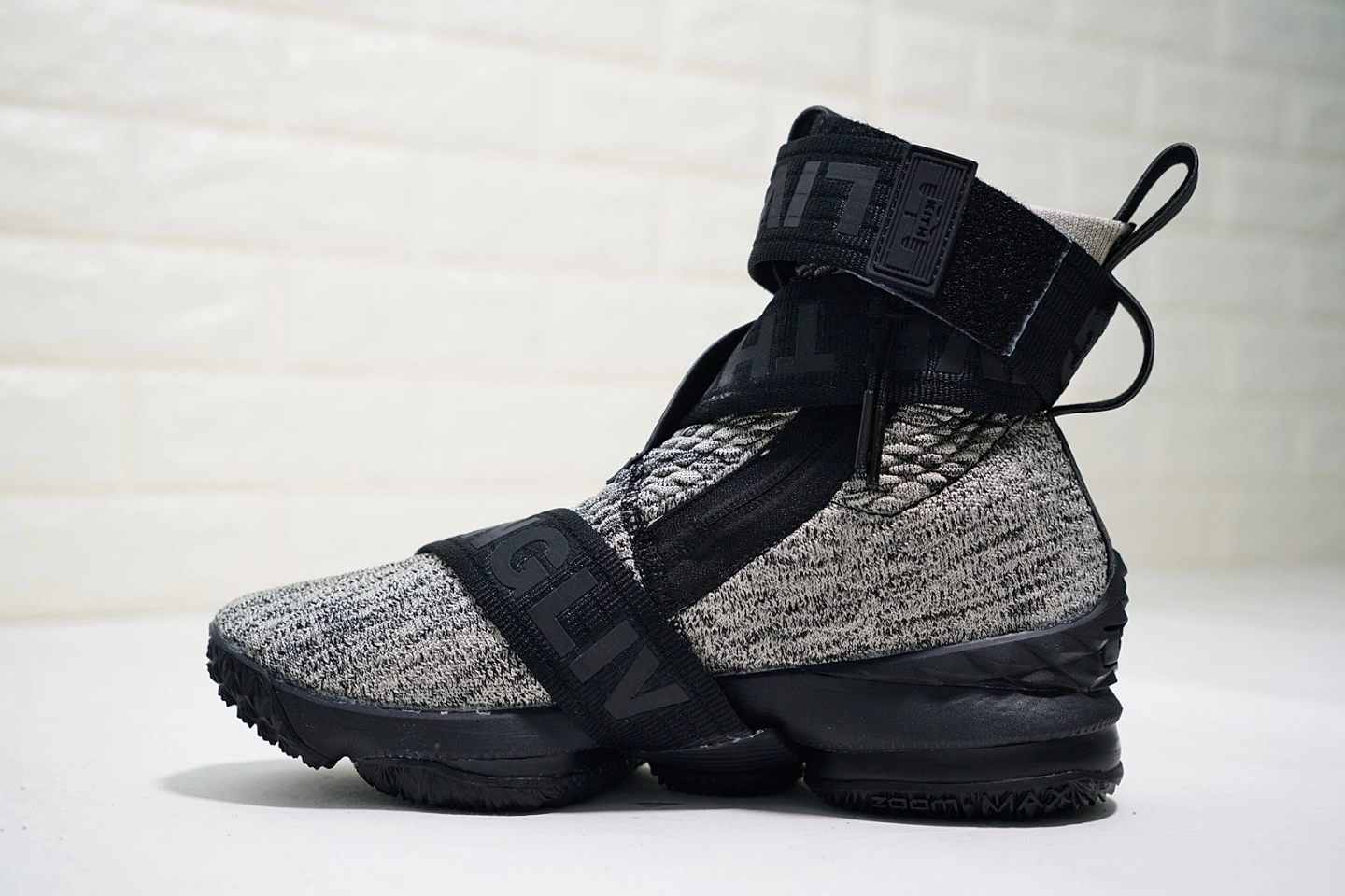sneakers3a-- AO1068-100 item:C-X067D04125