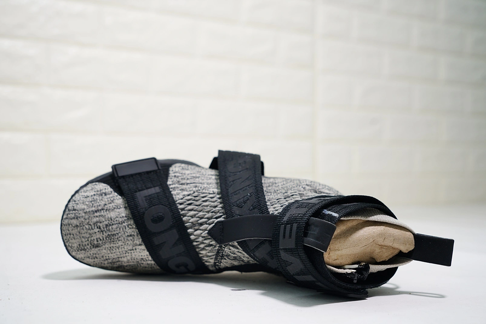 sneakers3a-- AO1068-100 item:C-X067D04125