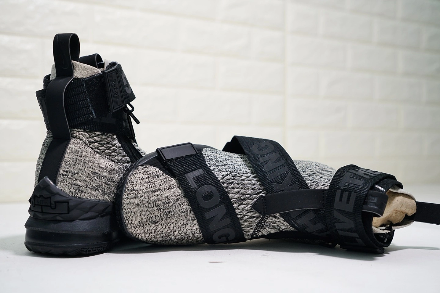 sneakers3a-- AO1068-100 item:C-X067D04125