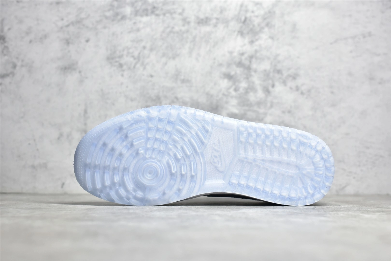 sneakers3a-- DD9315 002 item:C-X067G1303Y