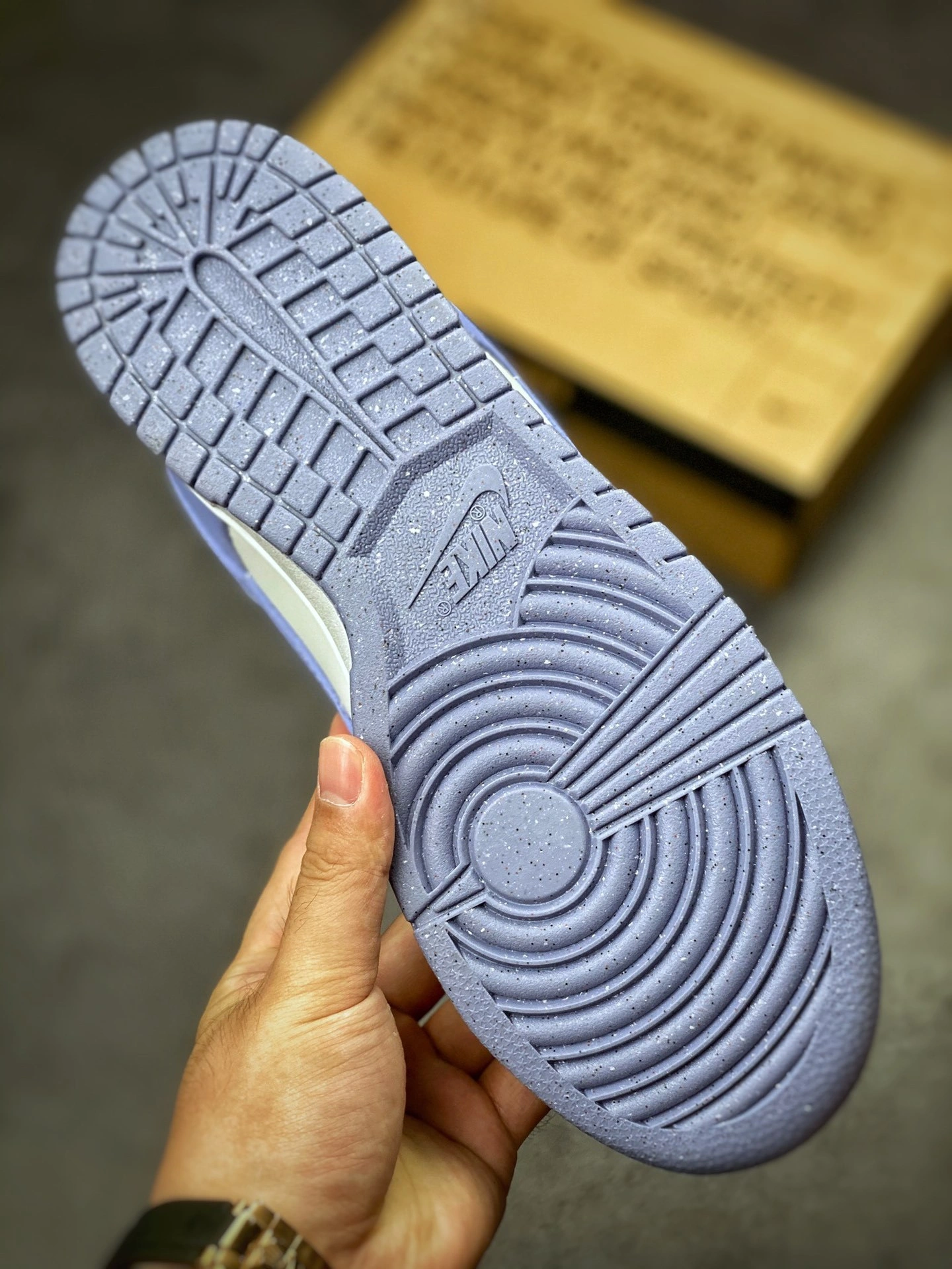 sneakers3a-- DN1431 103 item:C-X000D04133