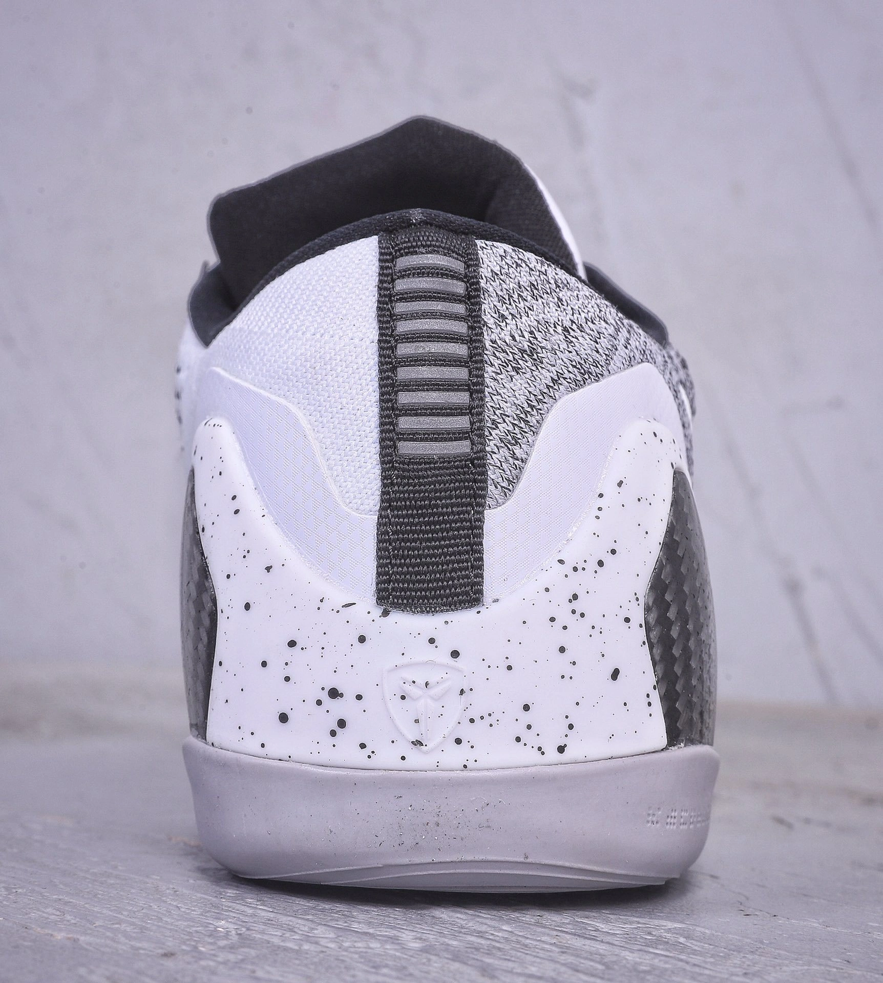 sneakers3a-- IX 653456-101 item:C-X080C27146