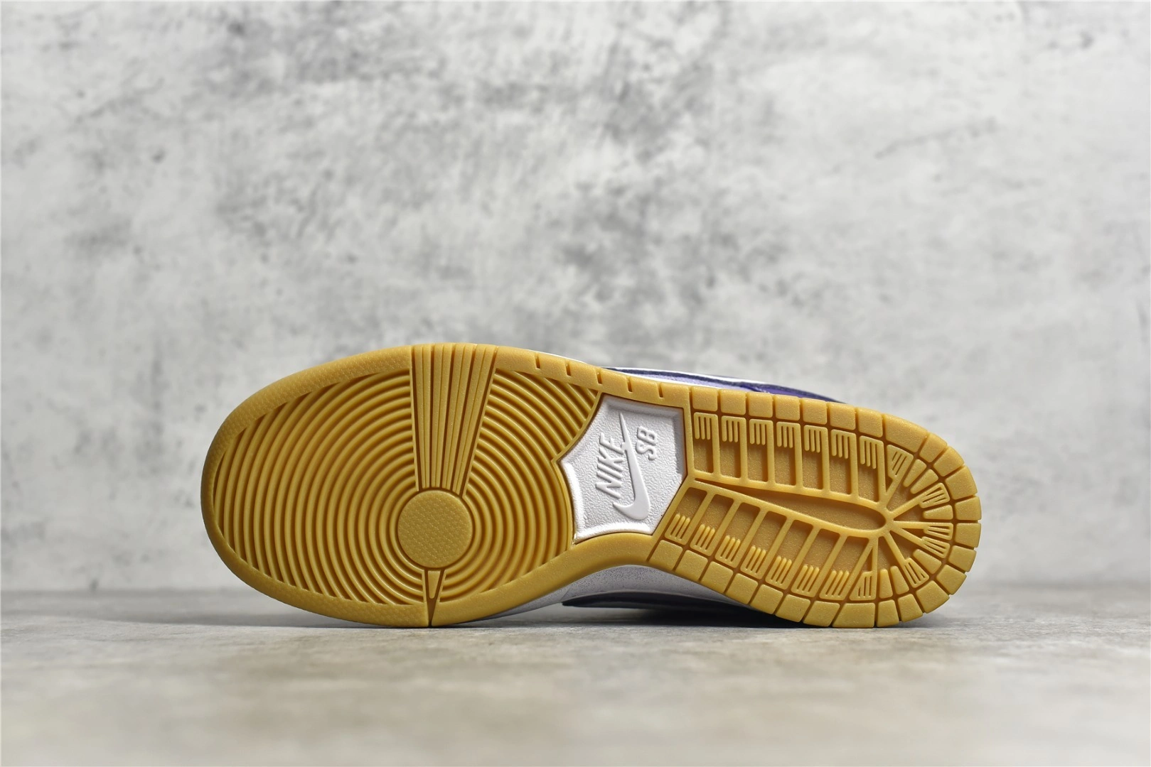 sneakers3a-- item:C-X167E3024Y
