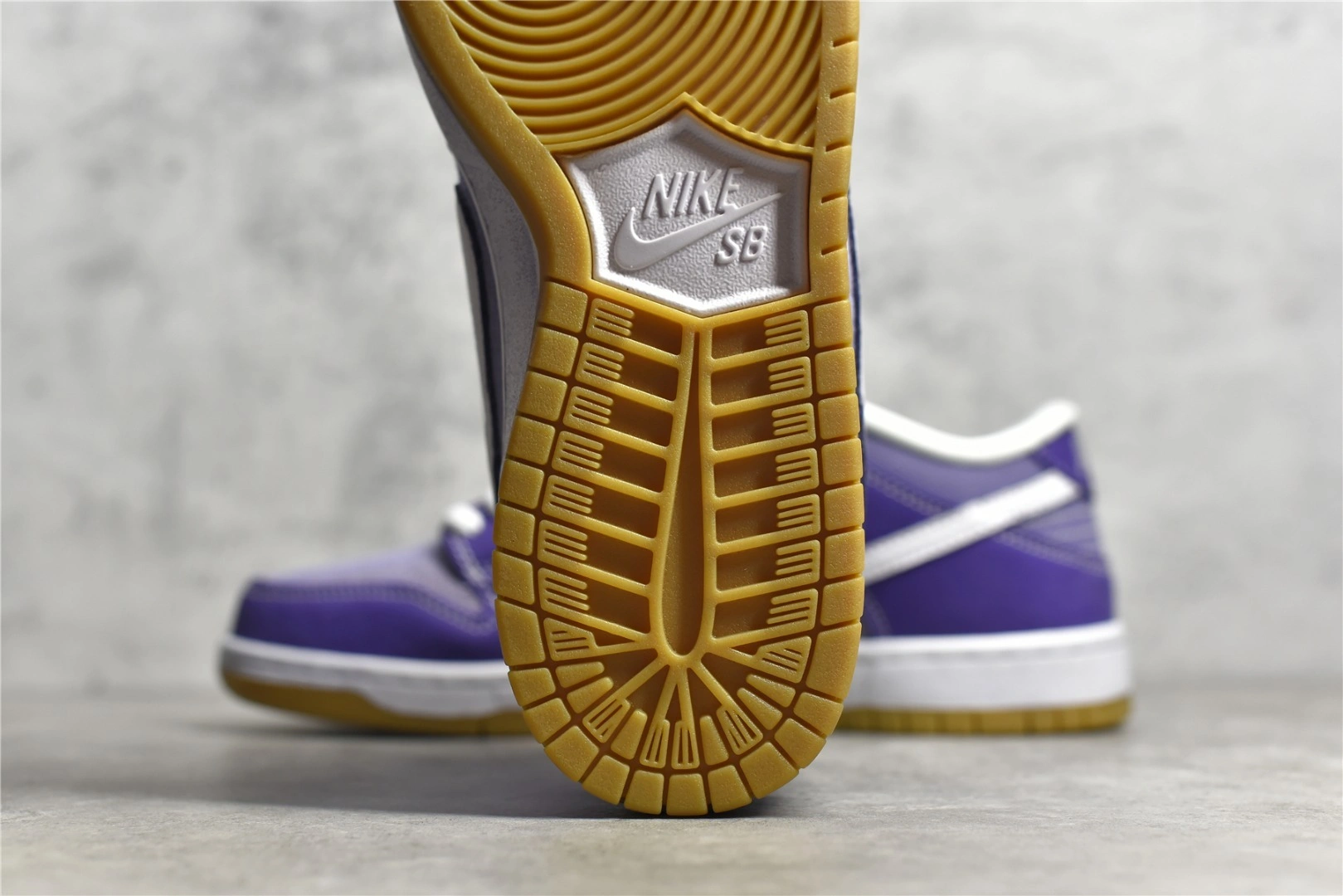 sneakers3a-- item:C-X167E3024Y
