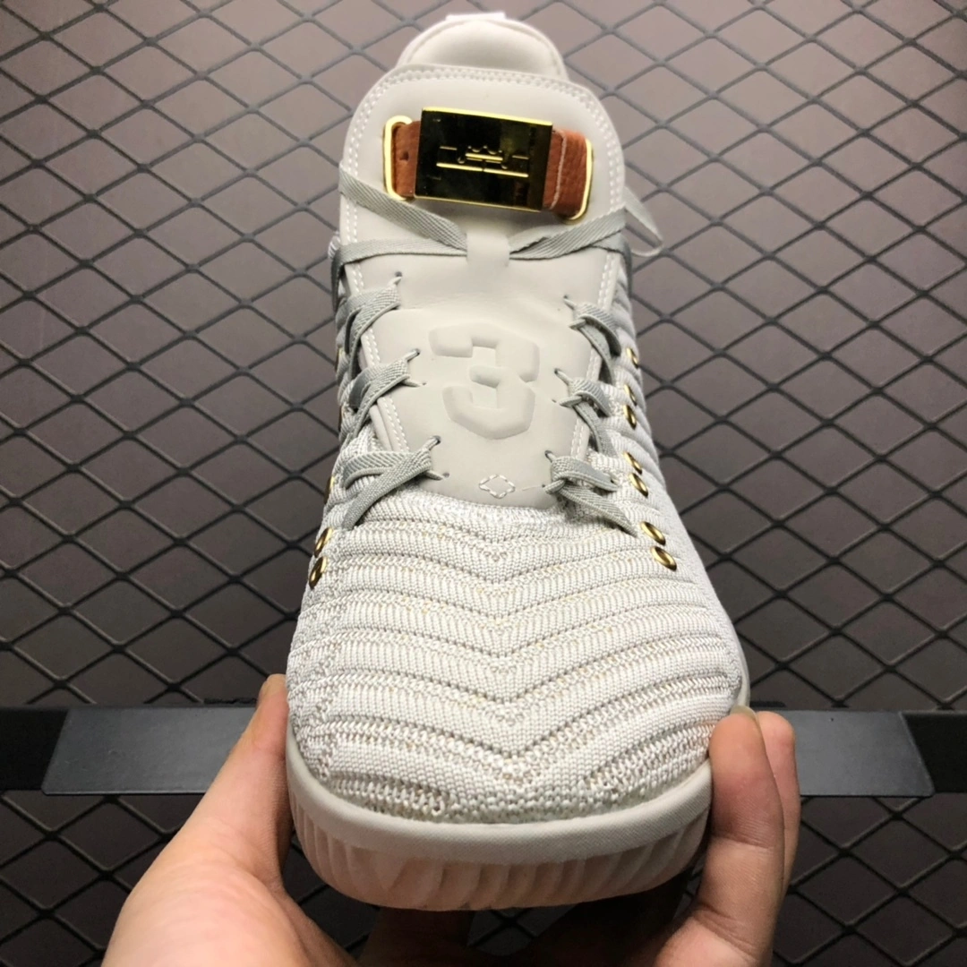 sneakers3a--BQ6583-100 item:C-X080C2730