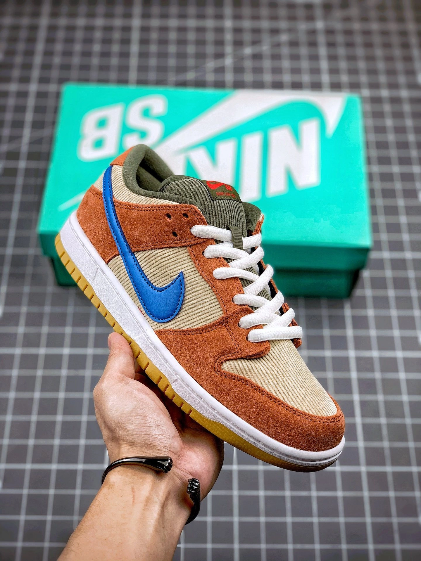 sneakers3a--BQ6817-201 item:C-X167E0448