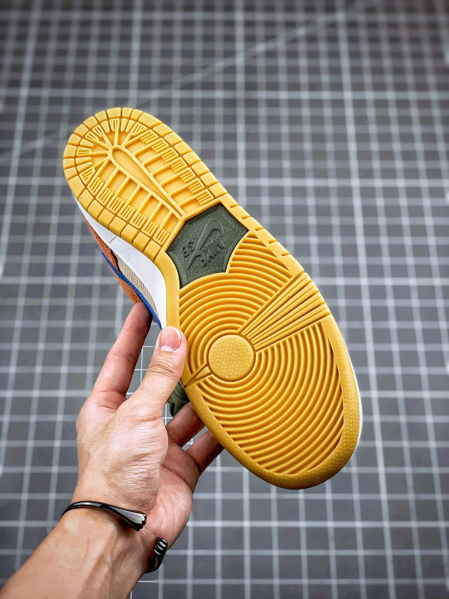 sneakers3a--BQ6817-201 item:C-X167E0448
