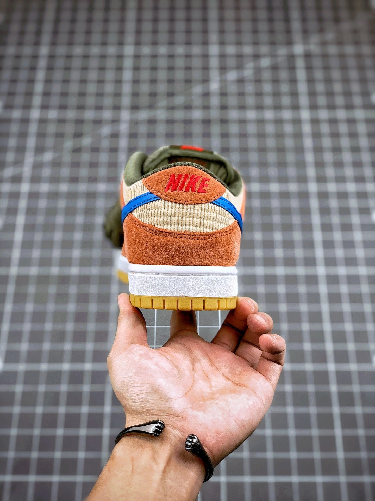 sneakers3a--BQ6817-201 item:C-X167E0448