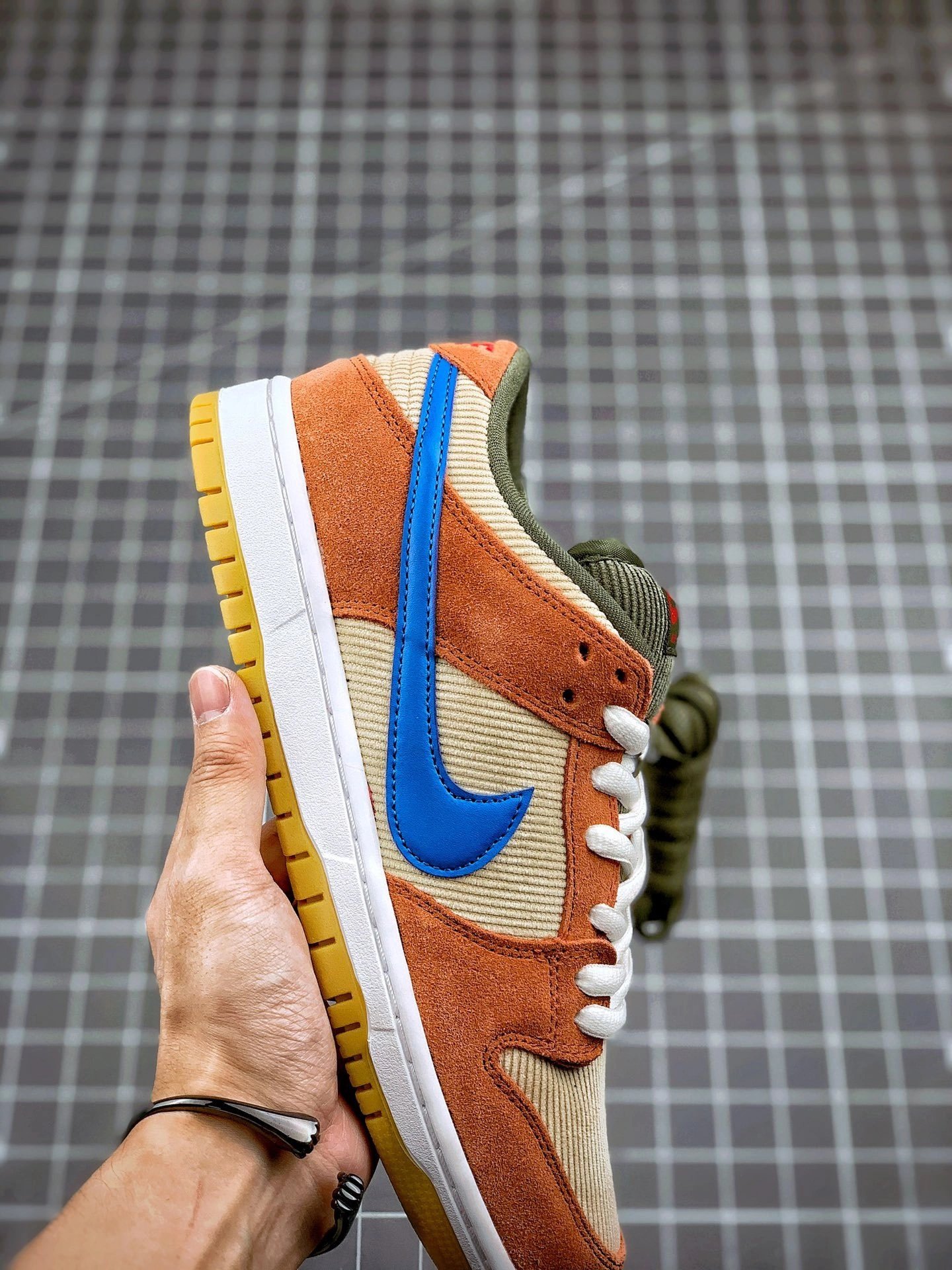 sneakers3a--BQ6817-201 item:C-X167E0448