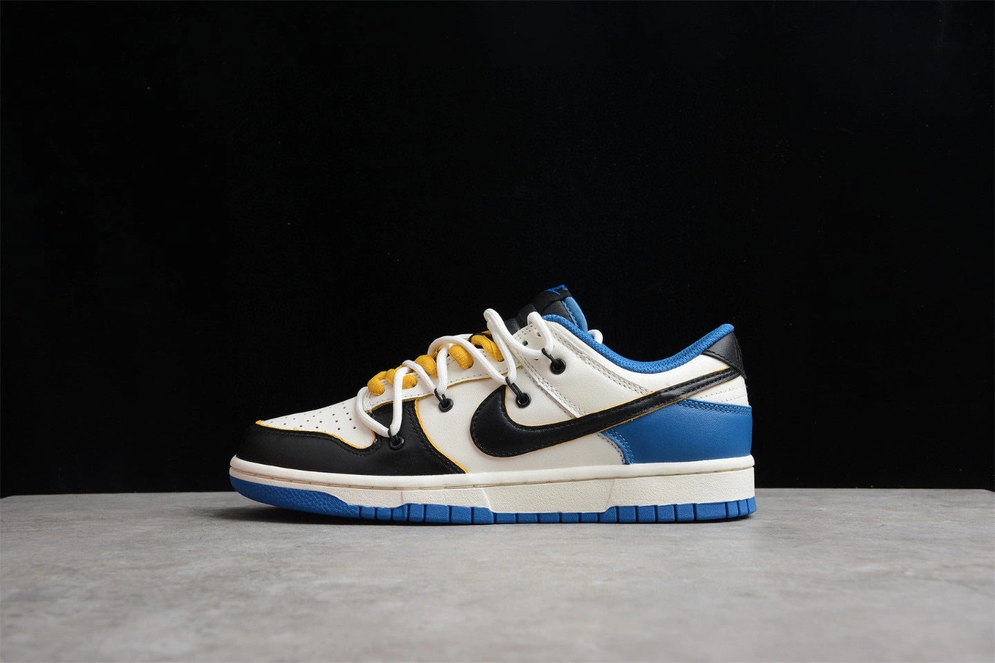 sneakers3a- CW1590-001 item : B-X035C0410O
