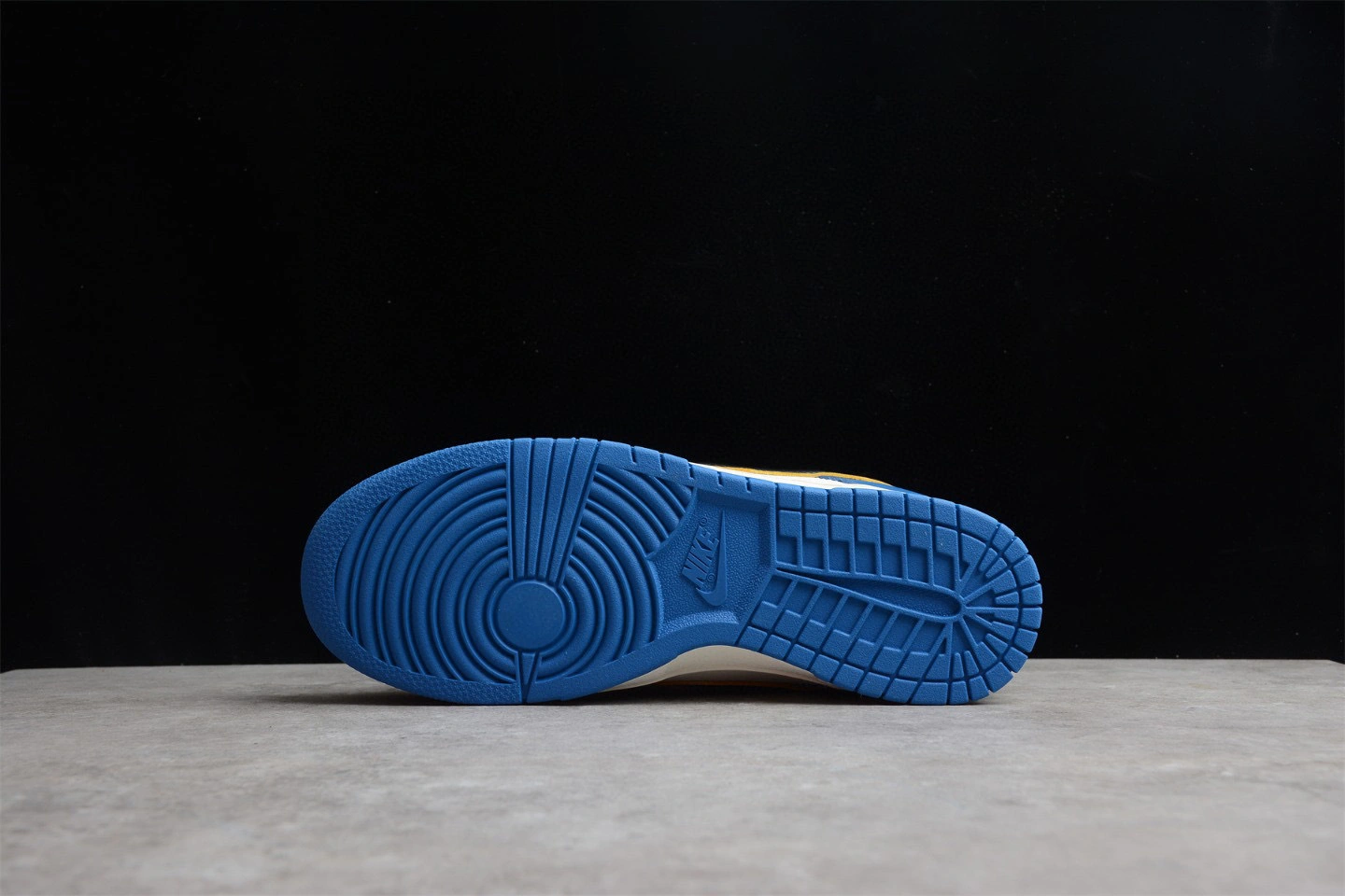 sneakers3a- CW1590-001 item : B-X035C0410O