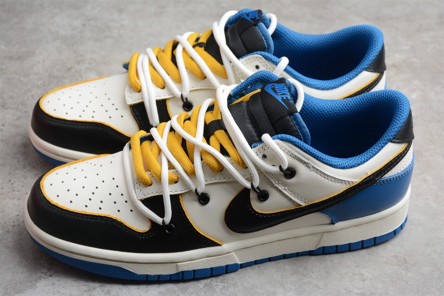sneakers3a- CW1590-001 item : B-X035C0410O