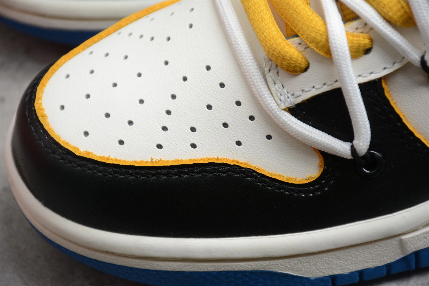 sneakers3a- CW1590-001 item : B-X035C0410O
