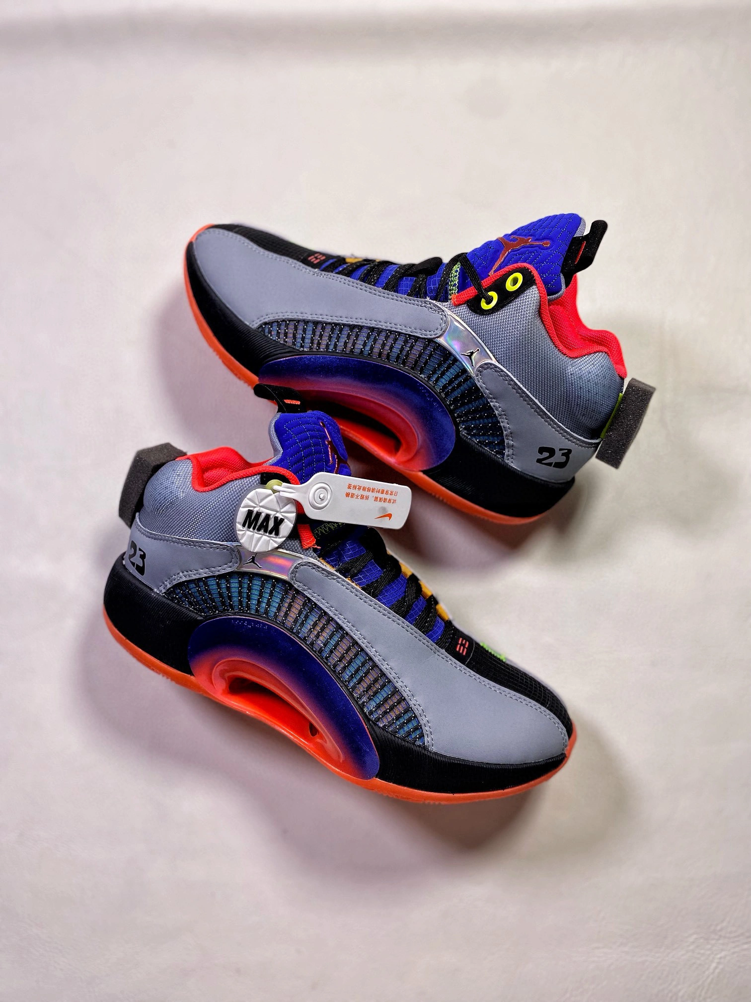 sneakers3a- Center of Gravity" DC1493-001 item : B-X030C0416O